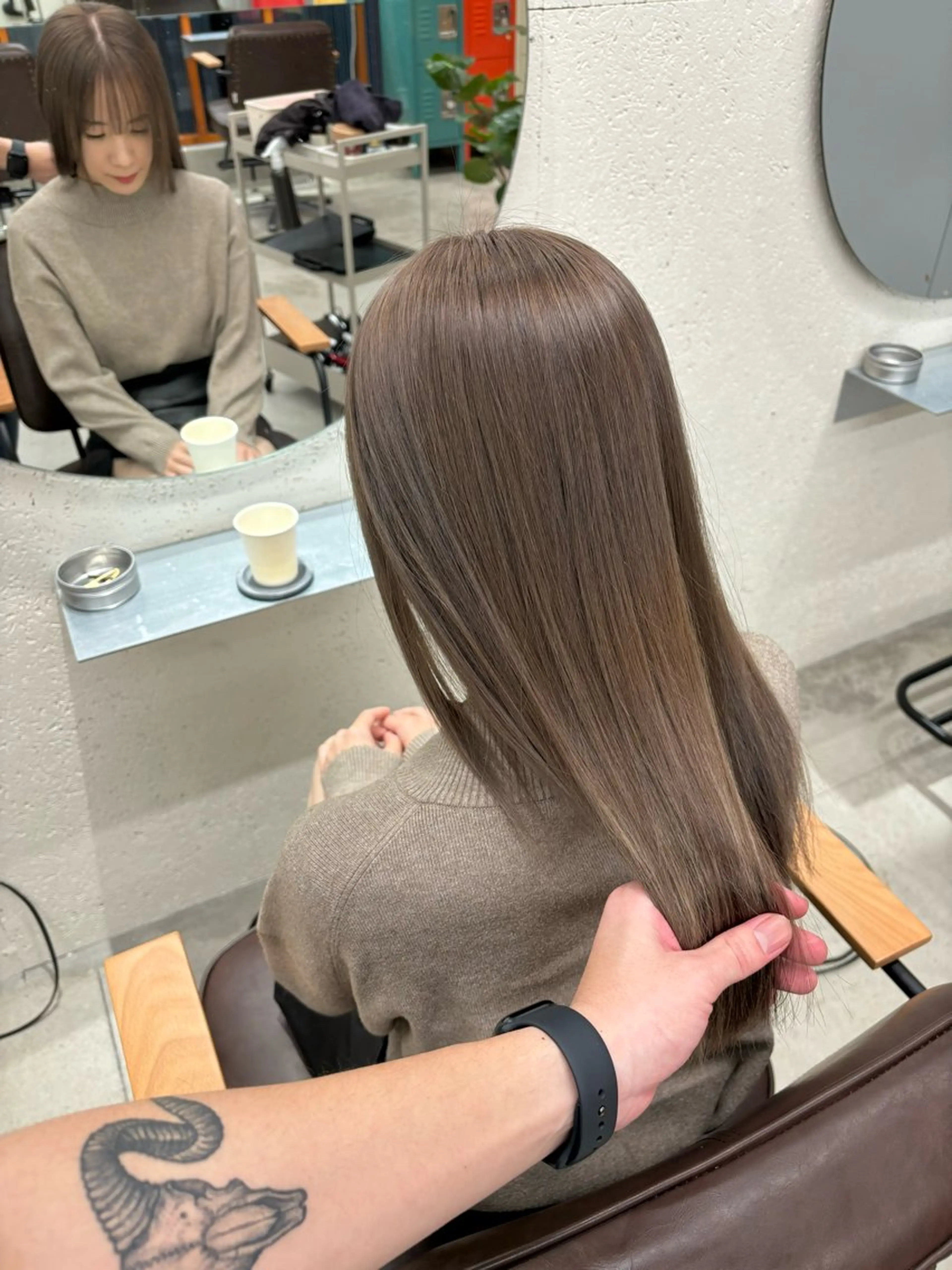 ミディアム カラー グレージュ ミルクティーグレージュ オカベ ショウマのヘアスタイル