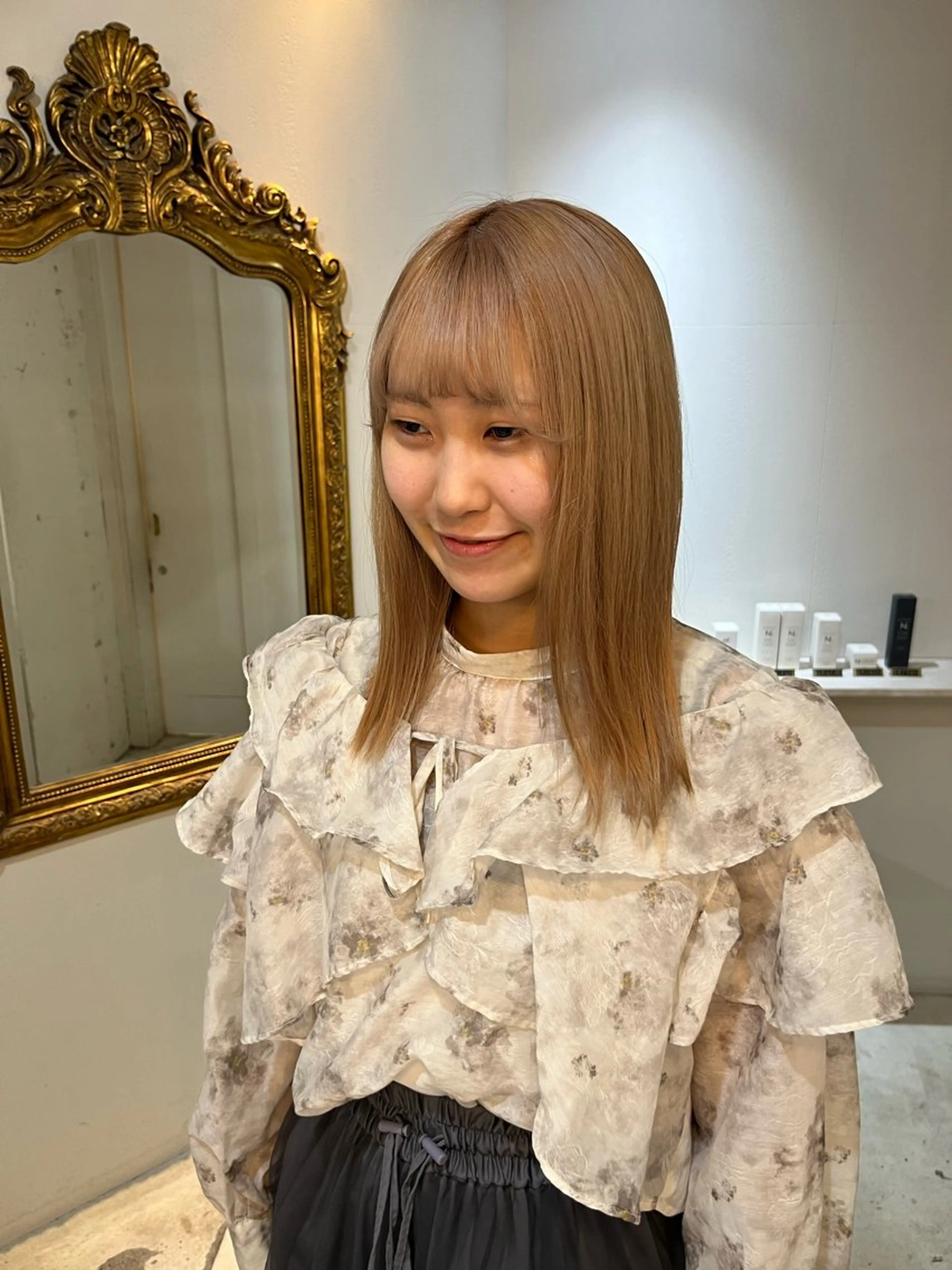 ミディアム ヘアカラー 🩶ハイトーン🖤 URARAのヘアスタイル