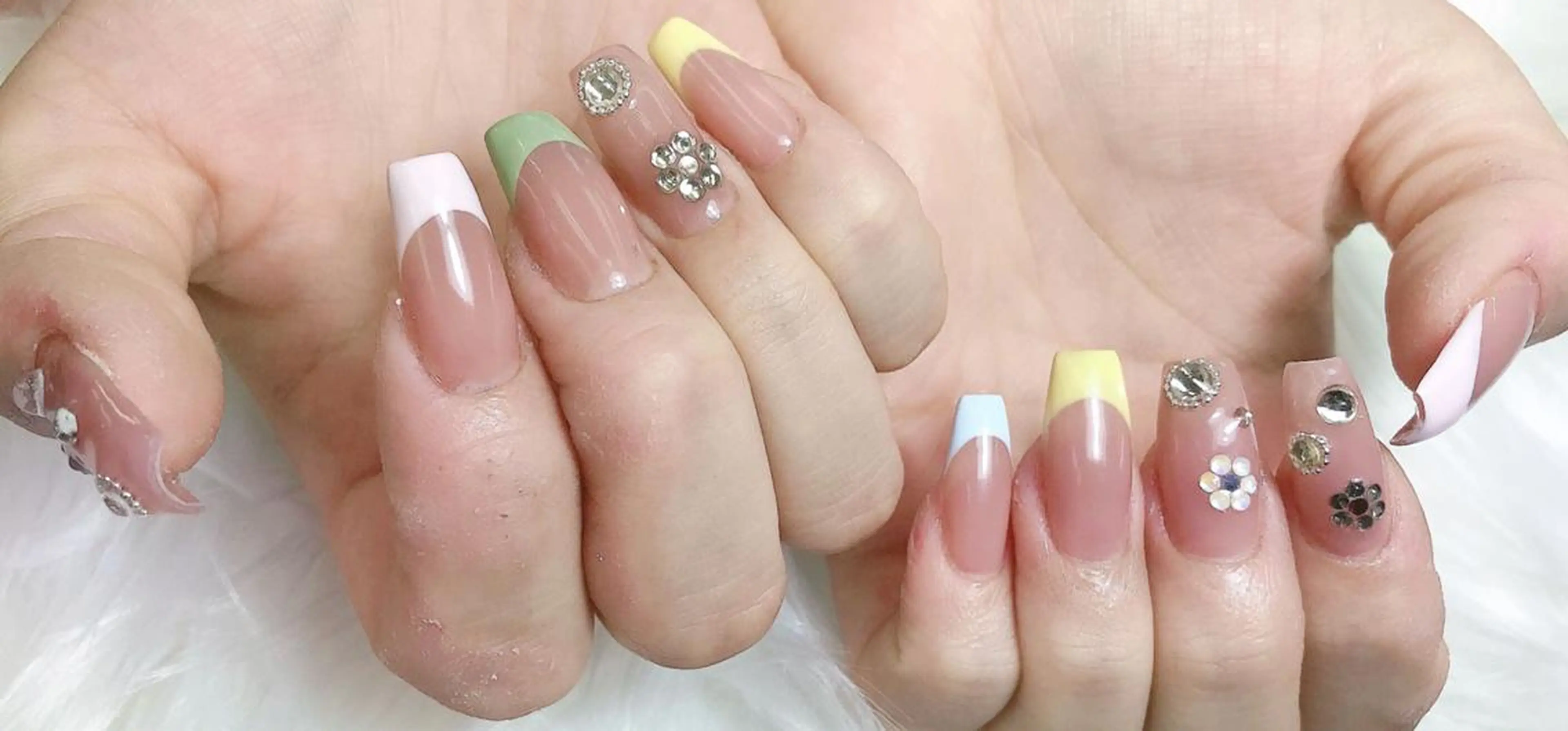 ネイル U nail 🩷新宿店のネイルデザイン