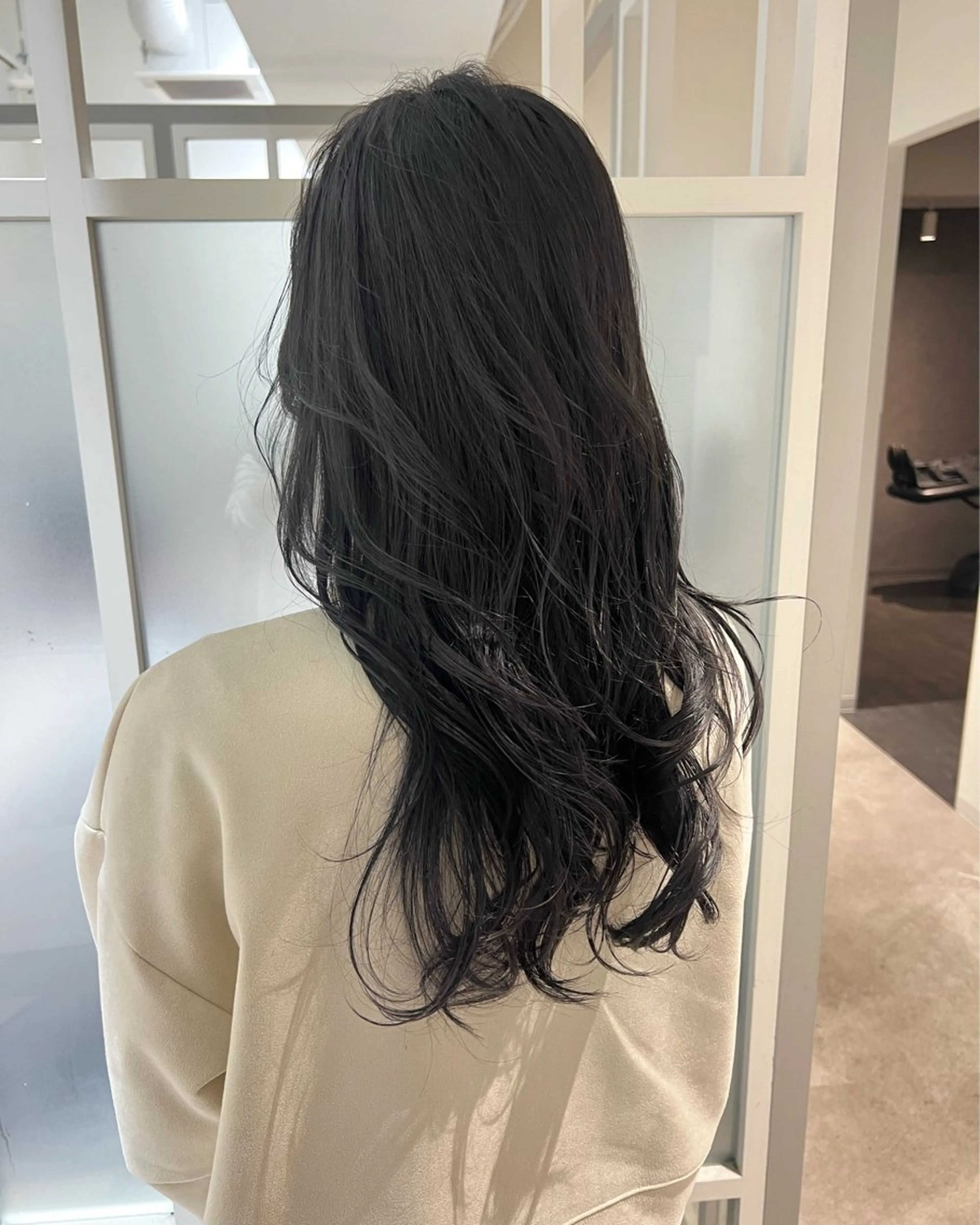 ロング カラー ブルーカラー ダークグレー カット ヘアカラー 暗髪カラー🫐パーマ おくだりんかのヘアスタイル