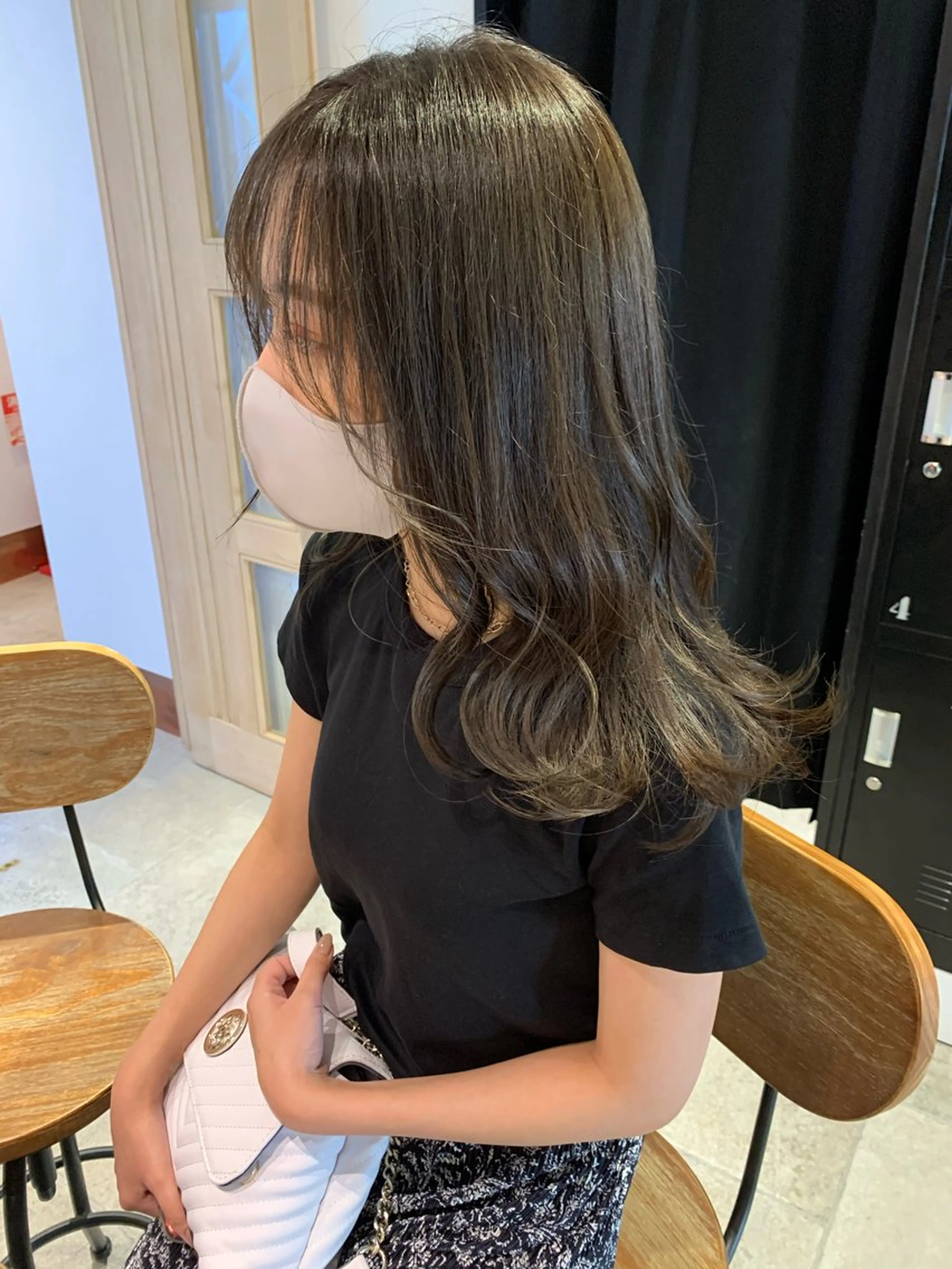 セミロング カラー akira𝜗𝜚 ꙳.*‬透明感カラーのヘアスタイル