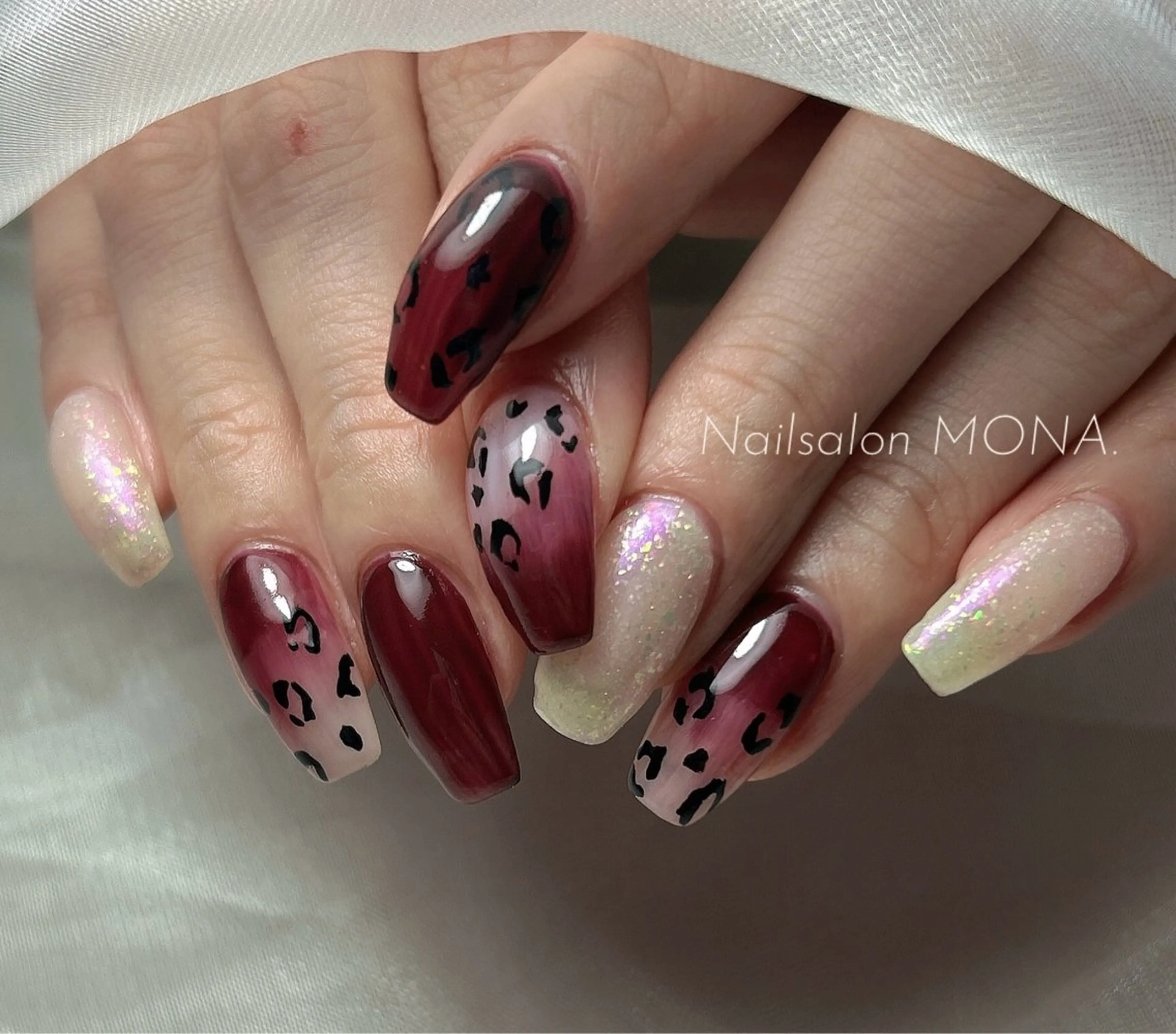 ネイル アニマル柄 ボルドー ニュアンスネイル ハンドネイル Nailsalon MONA.のネイルデザイン