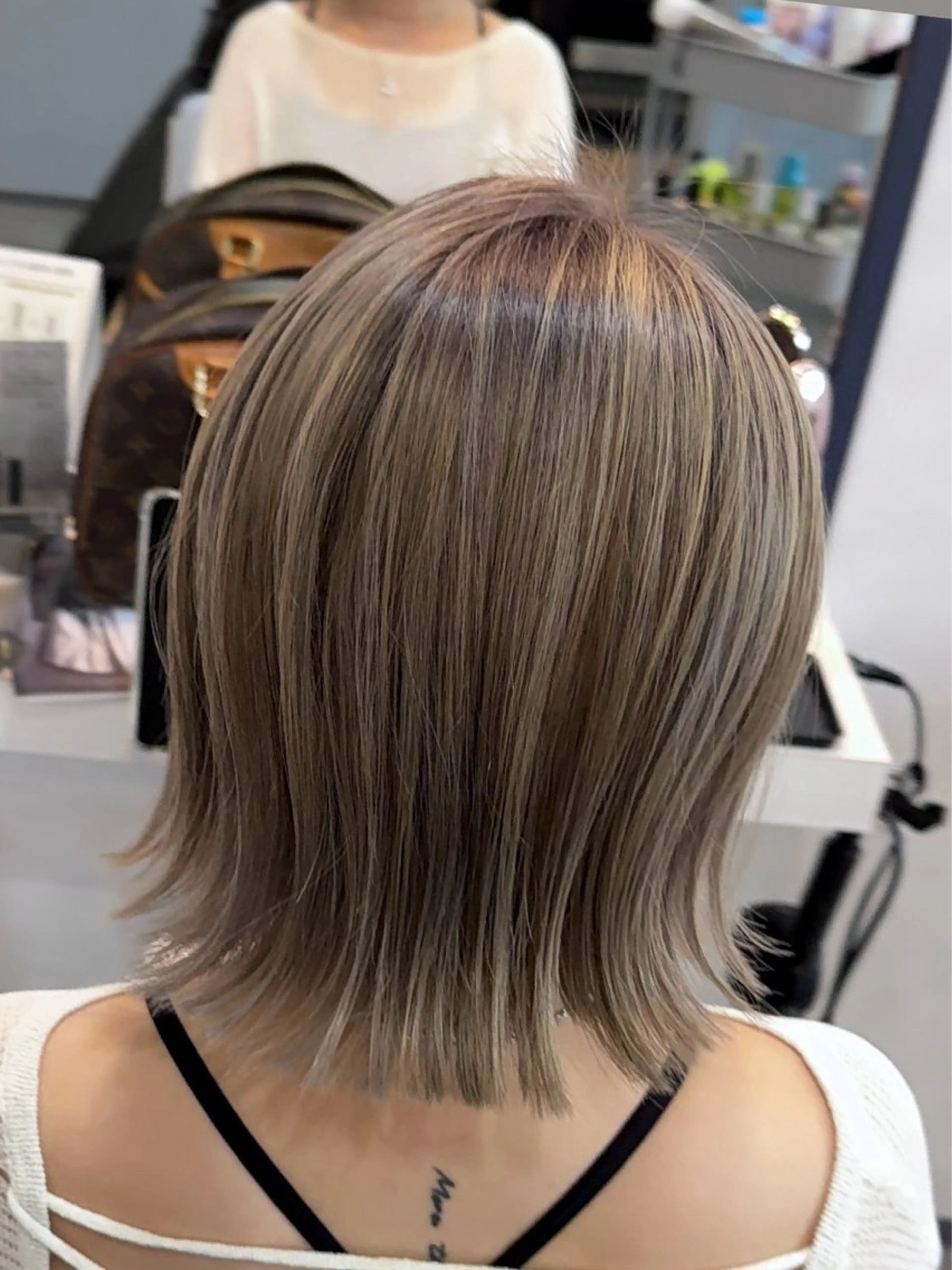 ミディアム ハイライト 髪質改善 縮毛矯正 ヘアカラー 髪のお悩みお任せ ください坂 要司のヘアスタイル