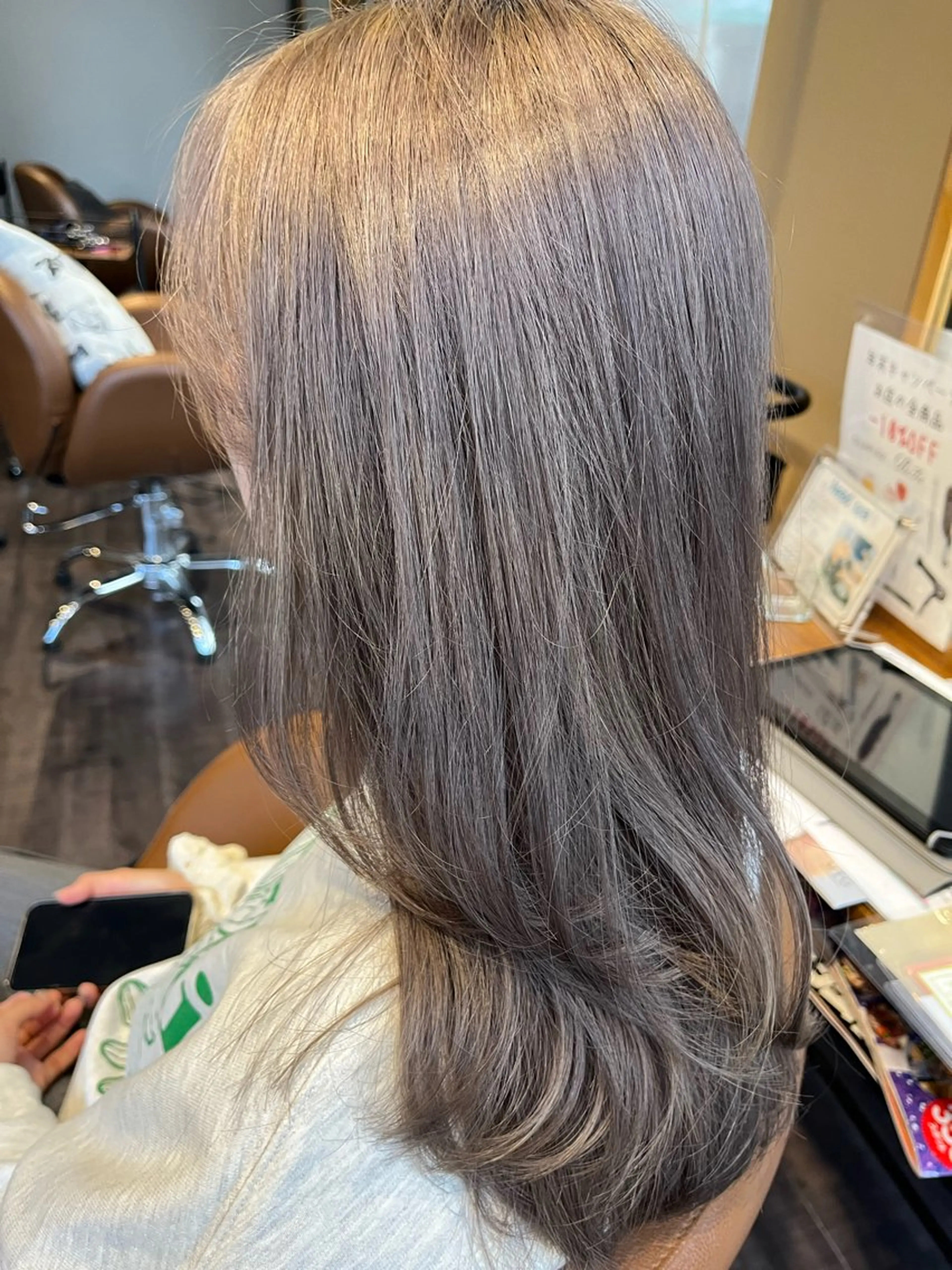 ミディアム カラー ブリーチ レイヤーカット ヘアカラー トリートメント Mavie 東奈々子のヘアスタイル