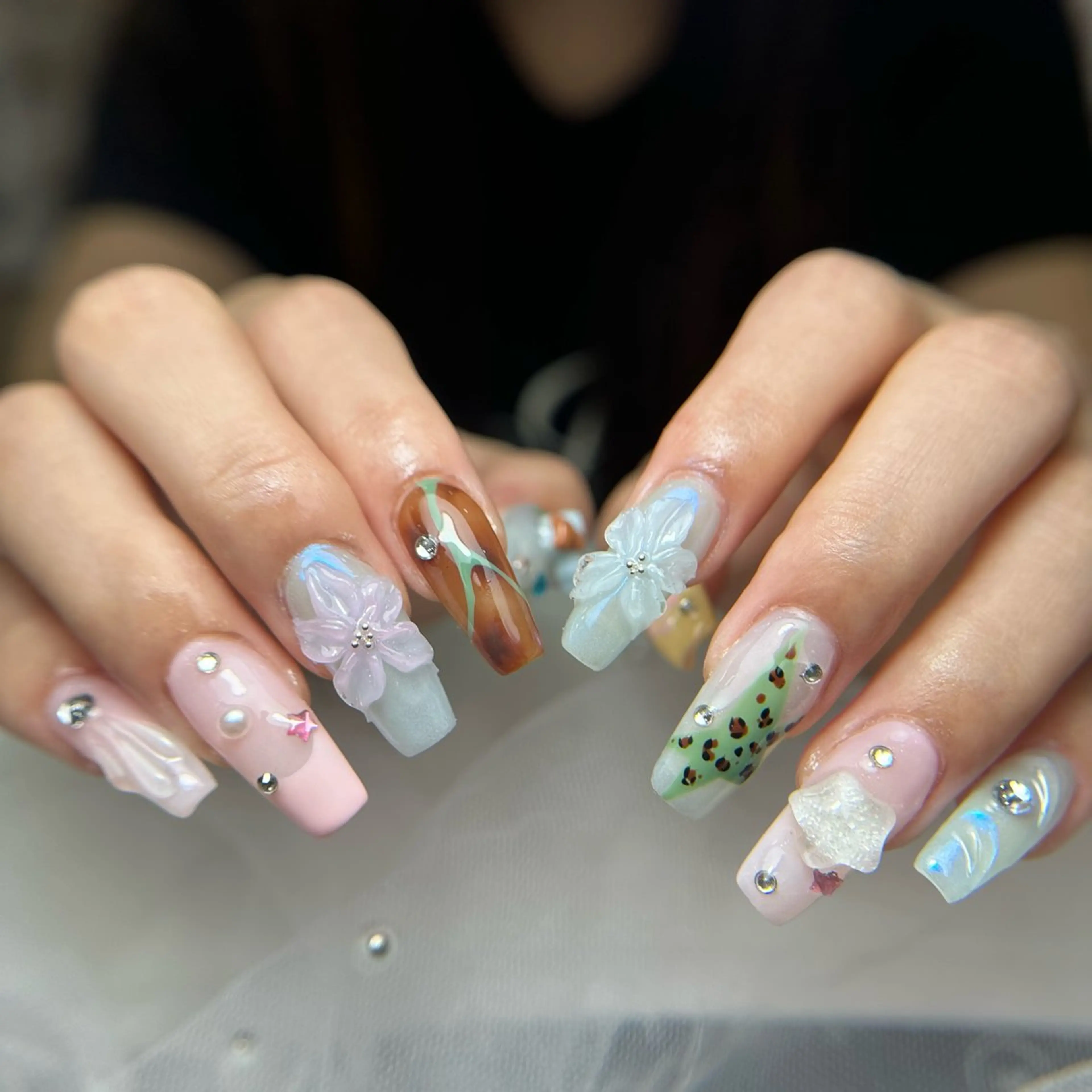 ネイル フレンチネイル グラデーション 韓国ネイル マグネットネイル シンプルネイル ハンドネイル CoMo Nail Studio所属・CoMo Nailのネイルデザイン