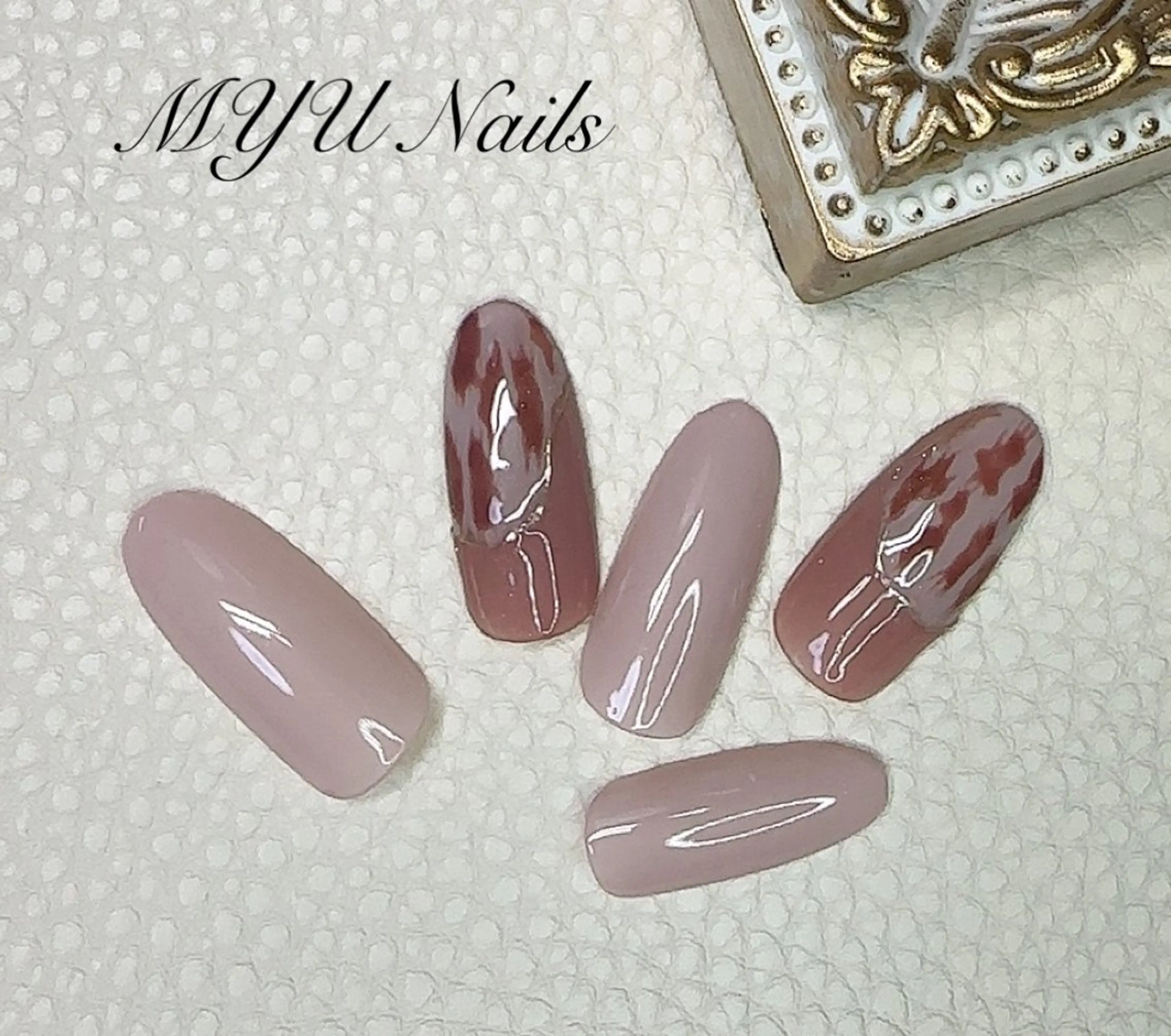 ネイル アニマル柄 ニュアンスネイル ワンカラーネイル ハンドネイル MYU Nails所属・MYU Nailsのネイルデザイン