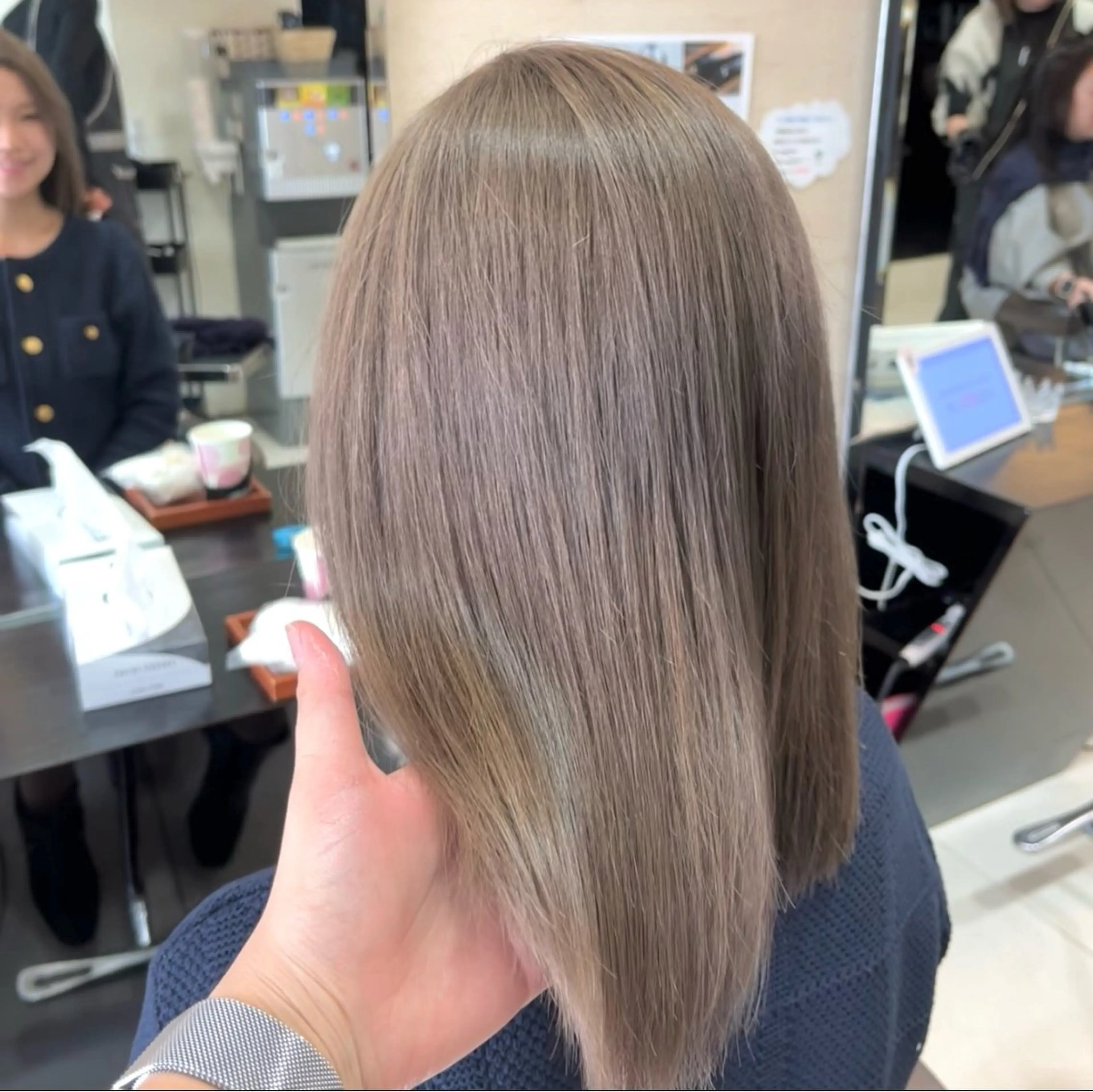ミディアム カット ヘアカラー トリートメント 艶髪ブリーチカラー 💗manaka💗のヘアスタイル