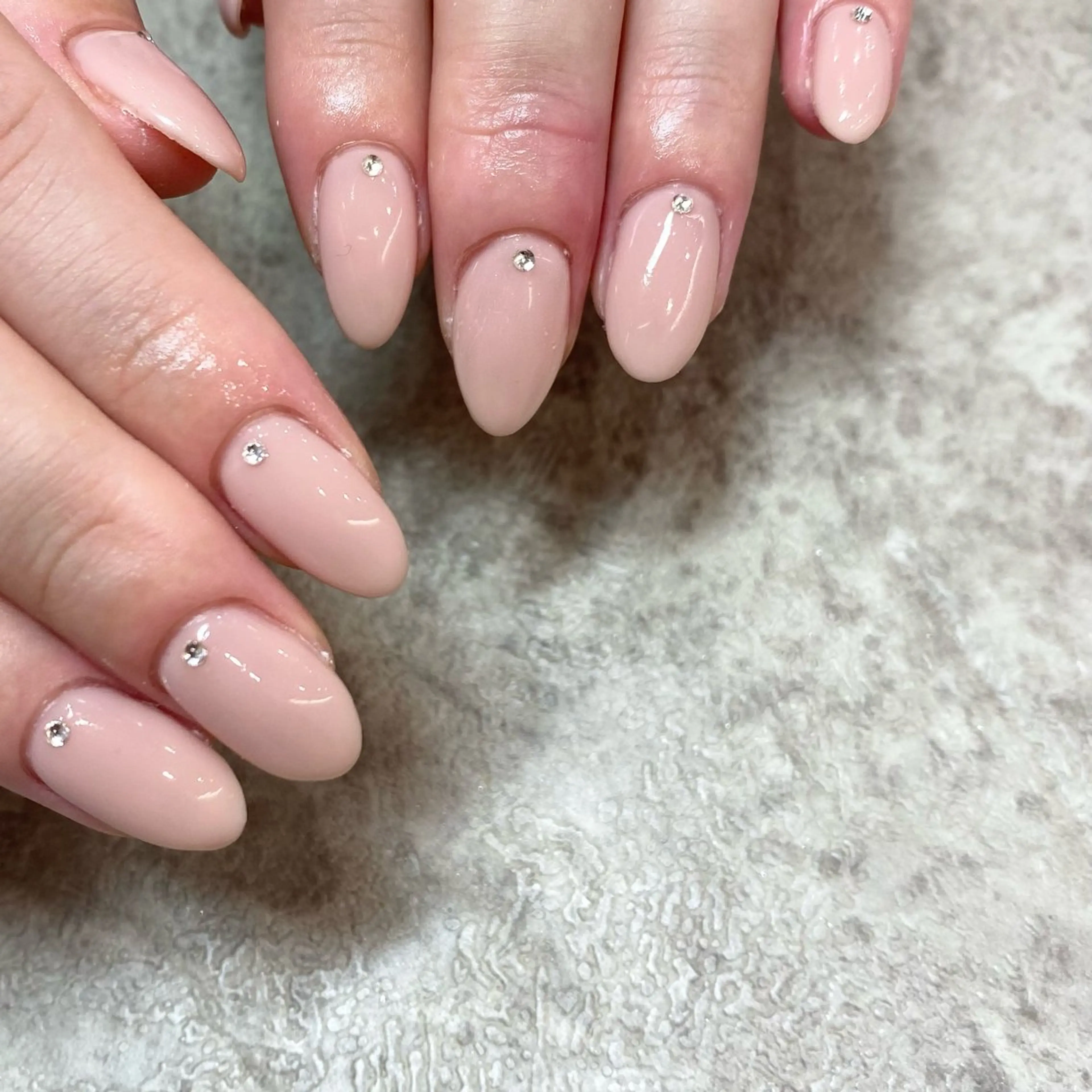 ネイル オフィスネイル ピンク ストーンネイル Nailsalon Merci所属・Merci momoのネイルデザイン