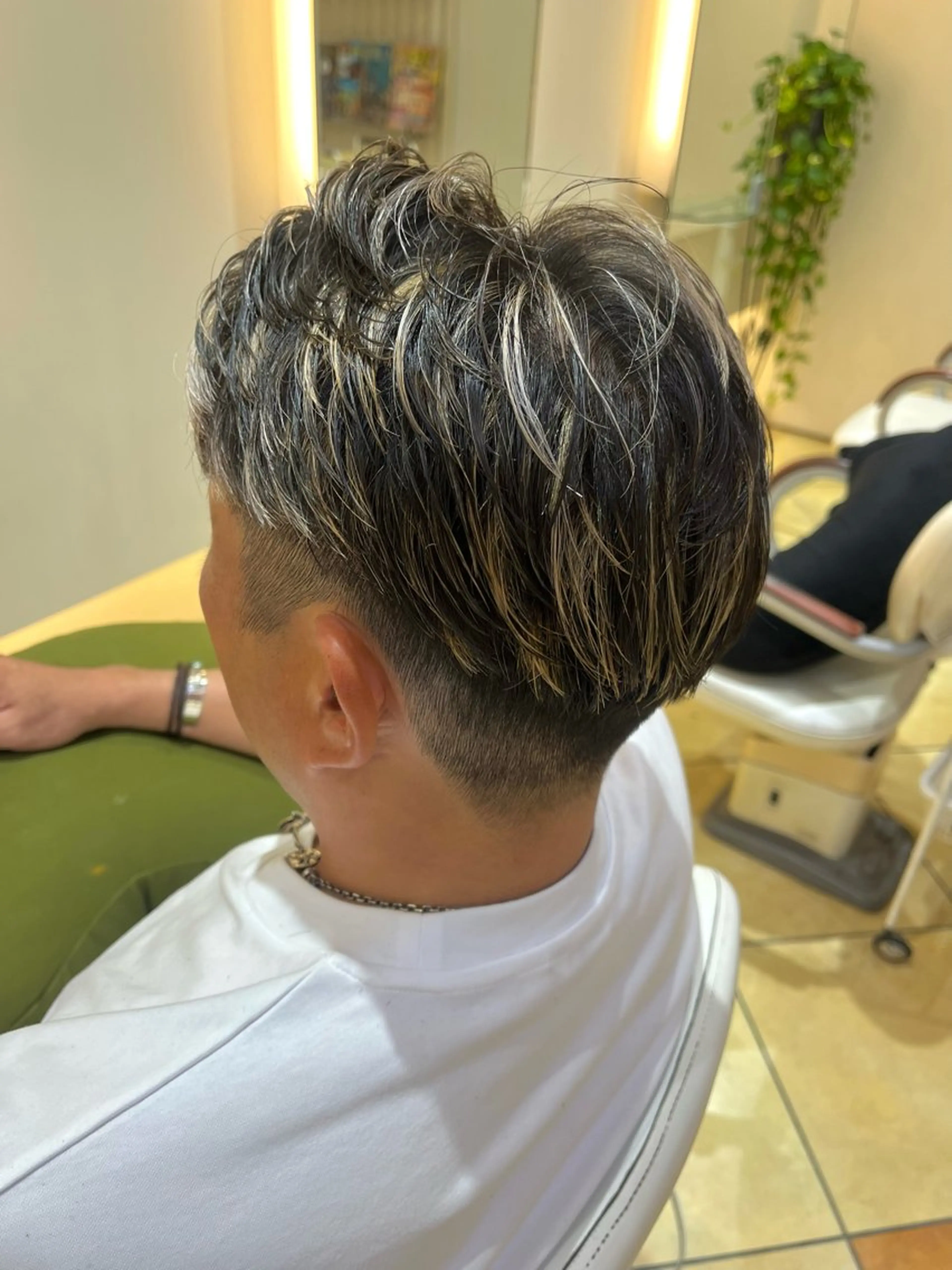 ショート カラー パーマ メンズ メンズハイライト ハイライトカラー ハイライト ショートヘア カット ヘアカラー メンズパーマ特化 外山　健太のヘアスタイル