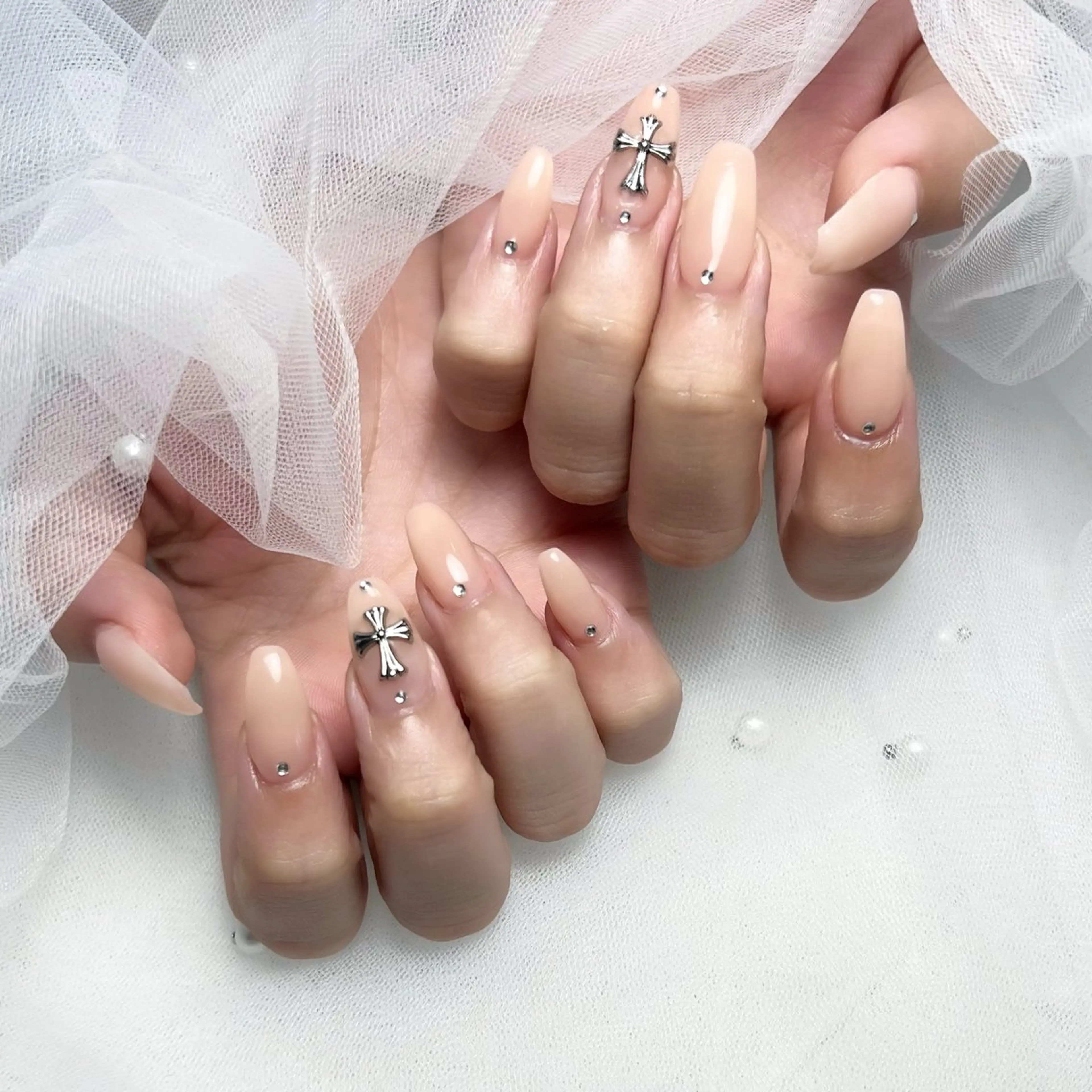 ネイル Y u a n🤍 pas á pasのネイルデザイン