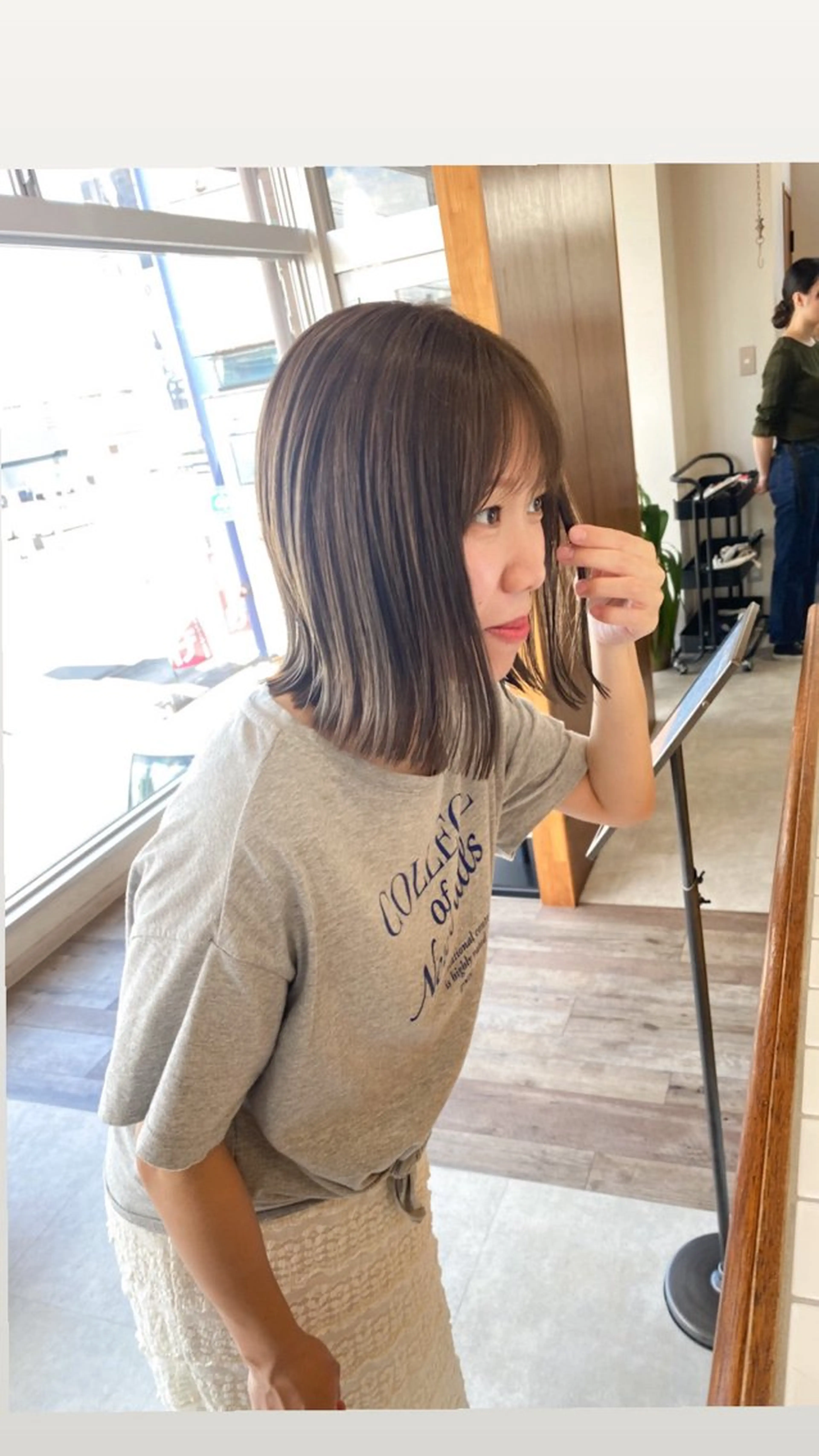 ミディアム カラー ベージュカラー it.所属・it. Arisaのヘアスタイル