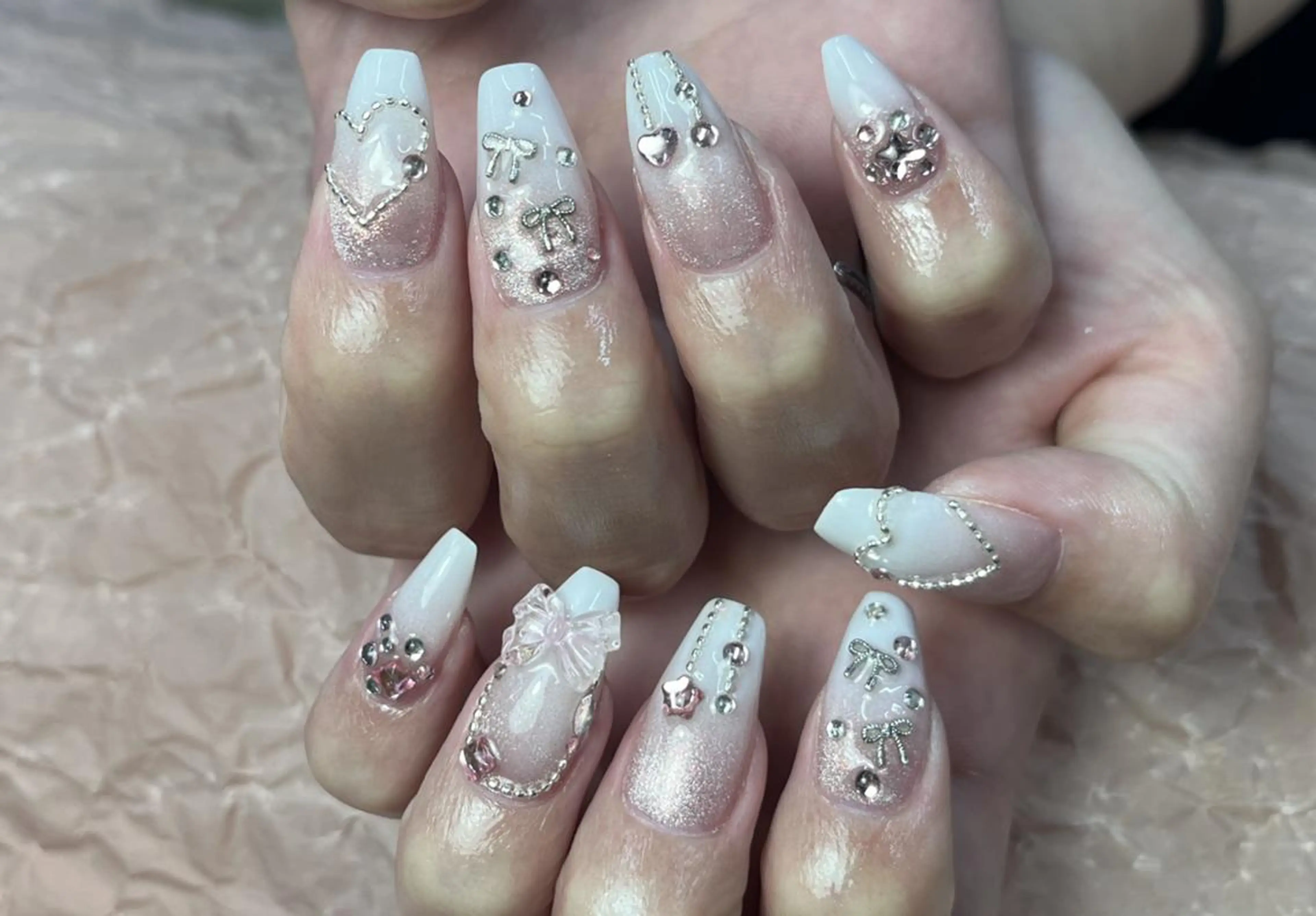 ネイル アートネイル ガーリー グラデーション ハート ピンク ハンドネイル ToliyDeliy Nail Salonのネイルデザイン
