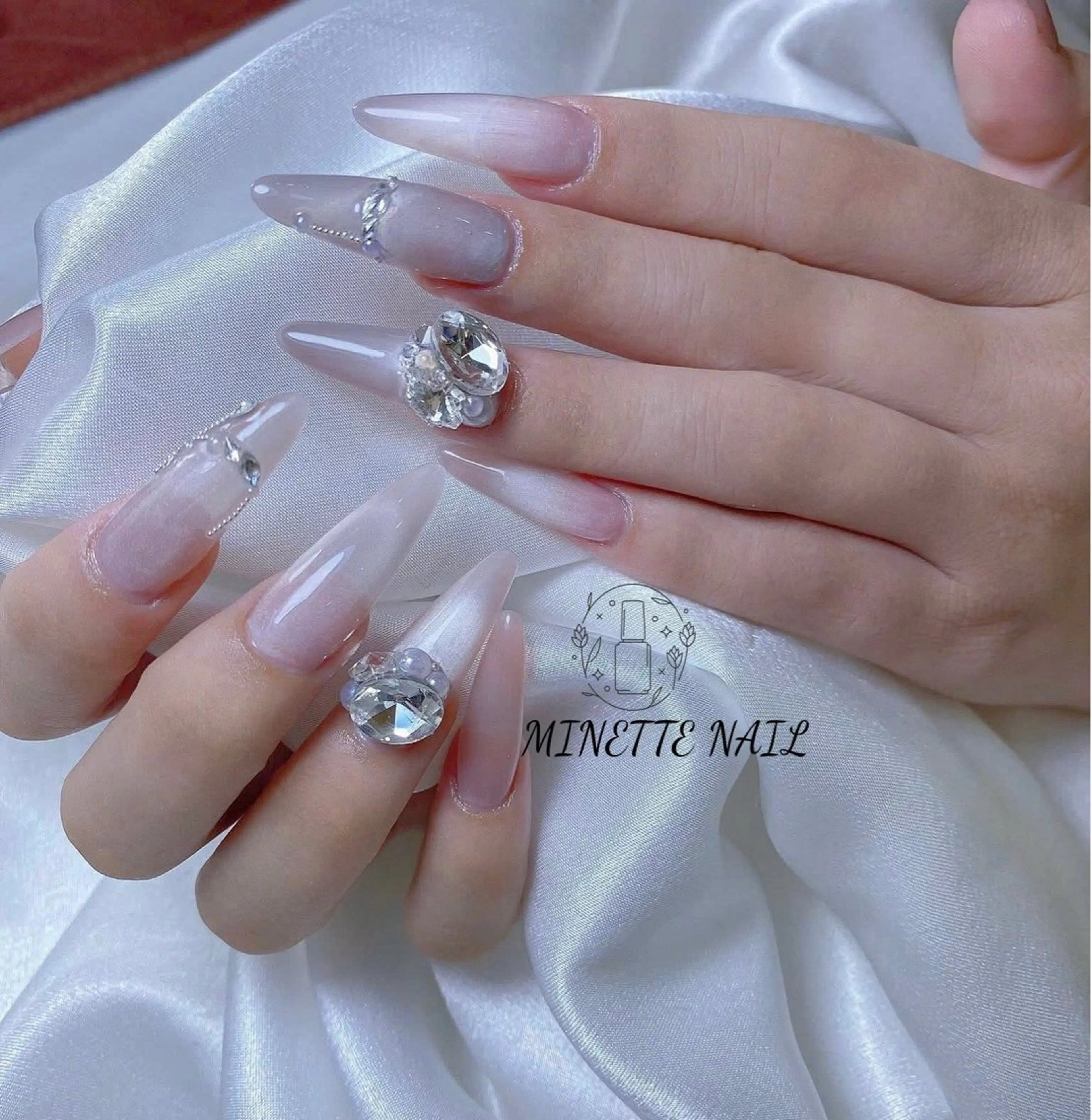 ネイル フレンチネイル ジェルネイル マグネットネイル 持ち込み ニュアンスネイル ハンドネイル Minette Nailのネイルデザイン