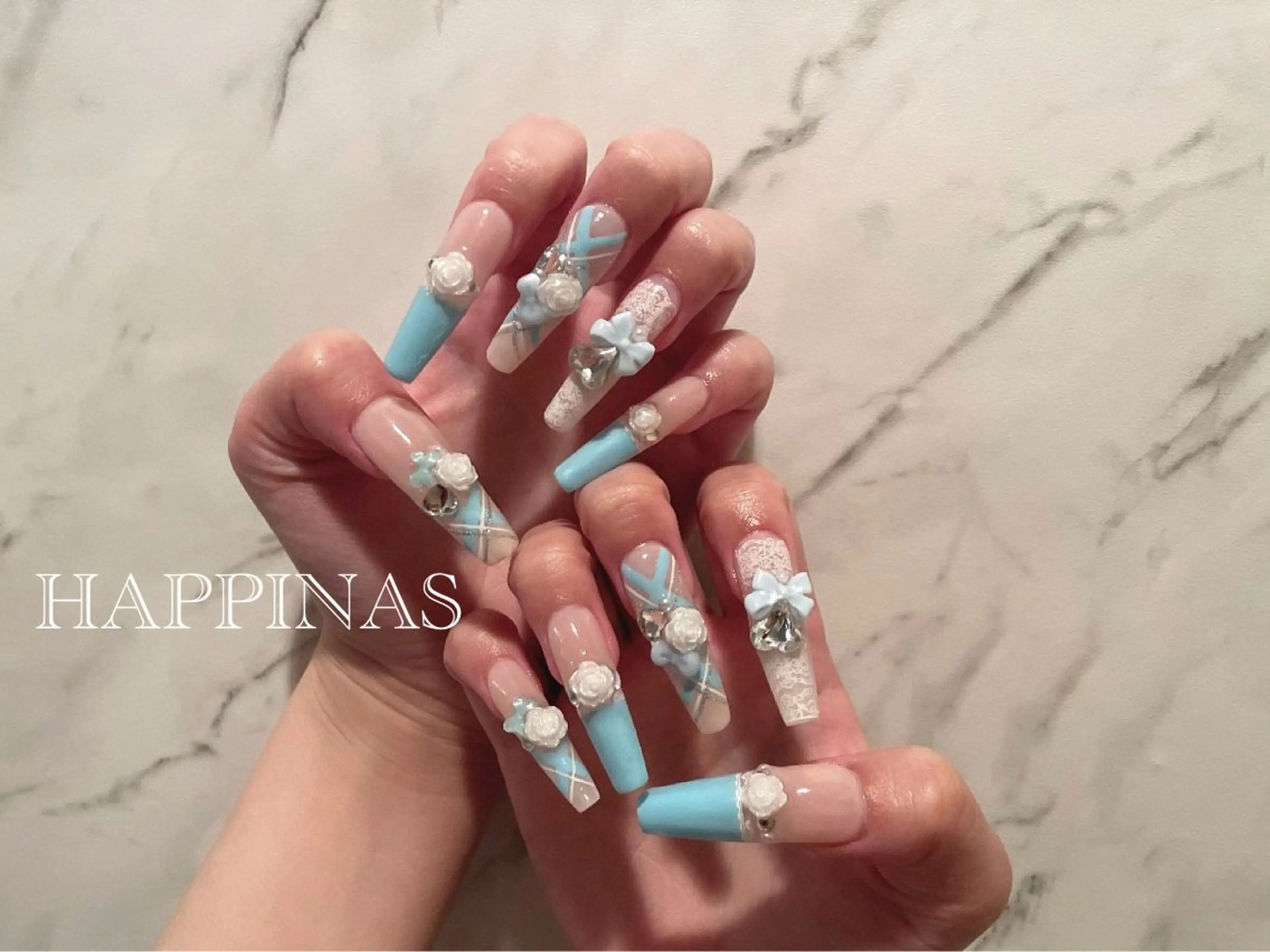 ネイル ガーリー レース 水色 ロングネイル リボン ハンドネイル HAPPINAS Jrネイリスト💅のネイルデザイン