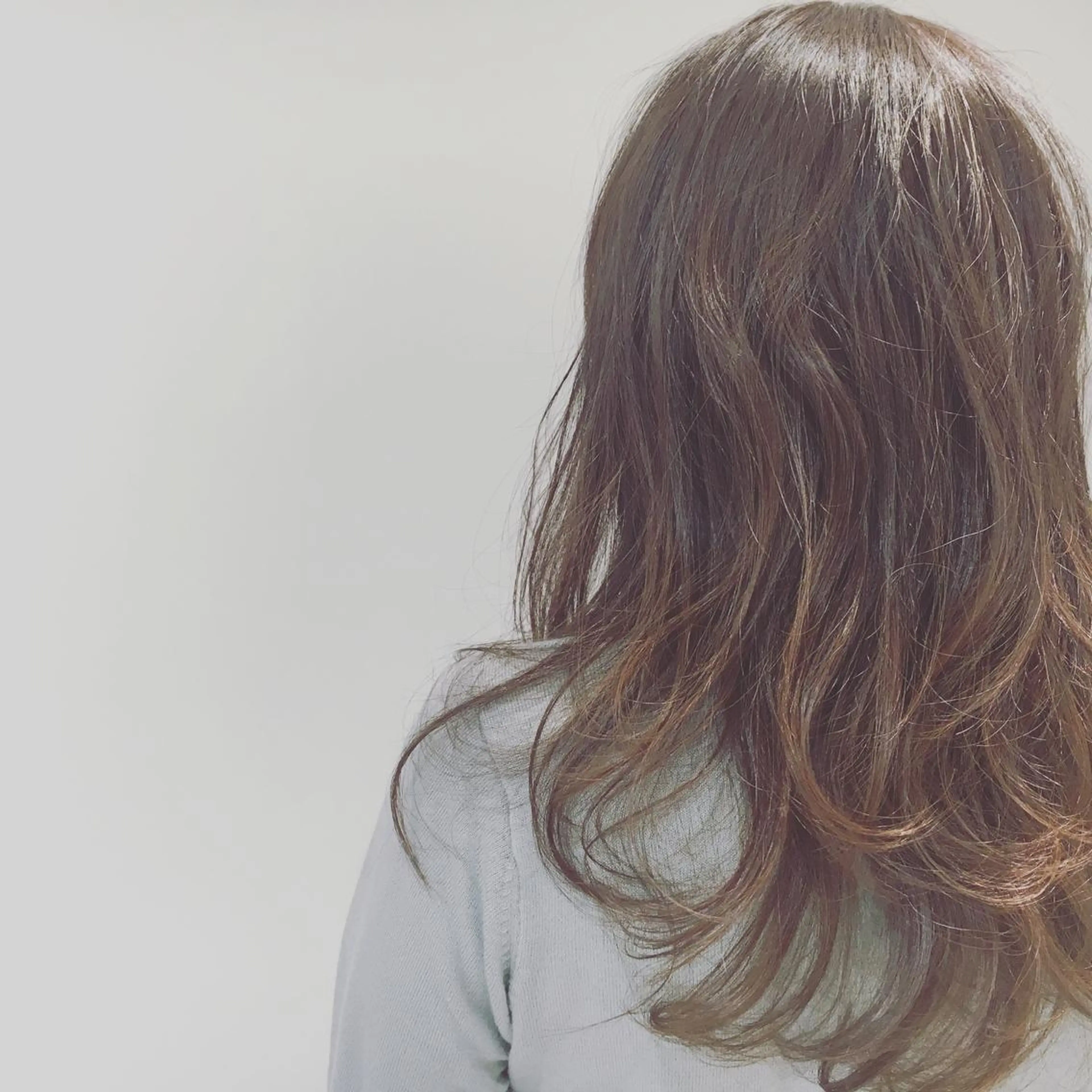 ミディアム セミロング ロング カラー レイヤーカット 江原 彩華のヘアスタイル