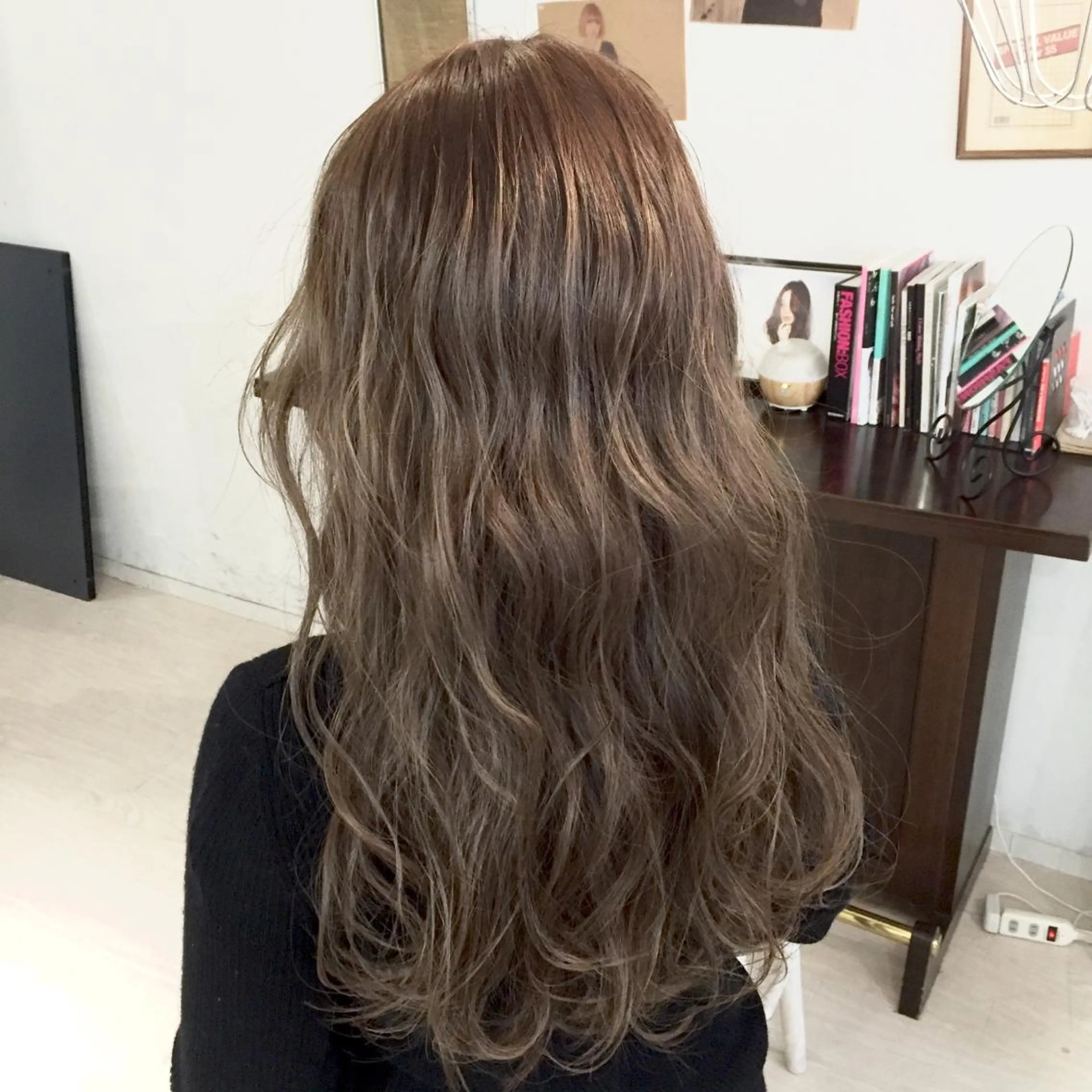ロング カラー ヘアアレンジ アッシュ ベージュカラー ハイライトカラー ハイライト 🌿海外Style・ KOHEIのヘアスタイル
