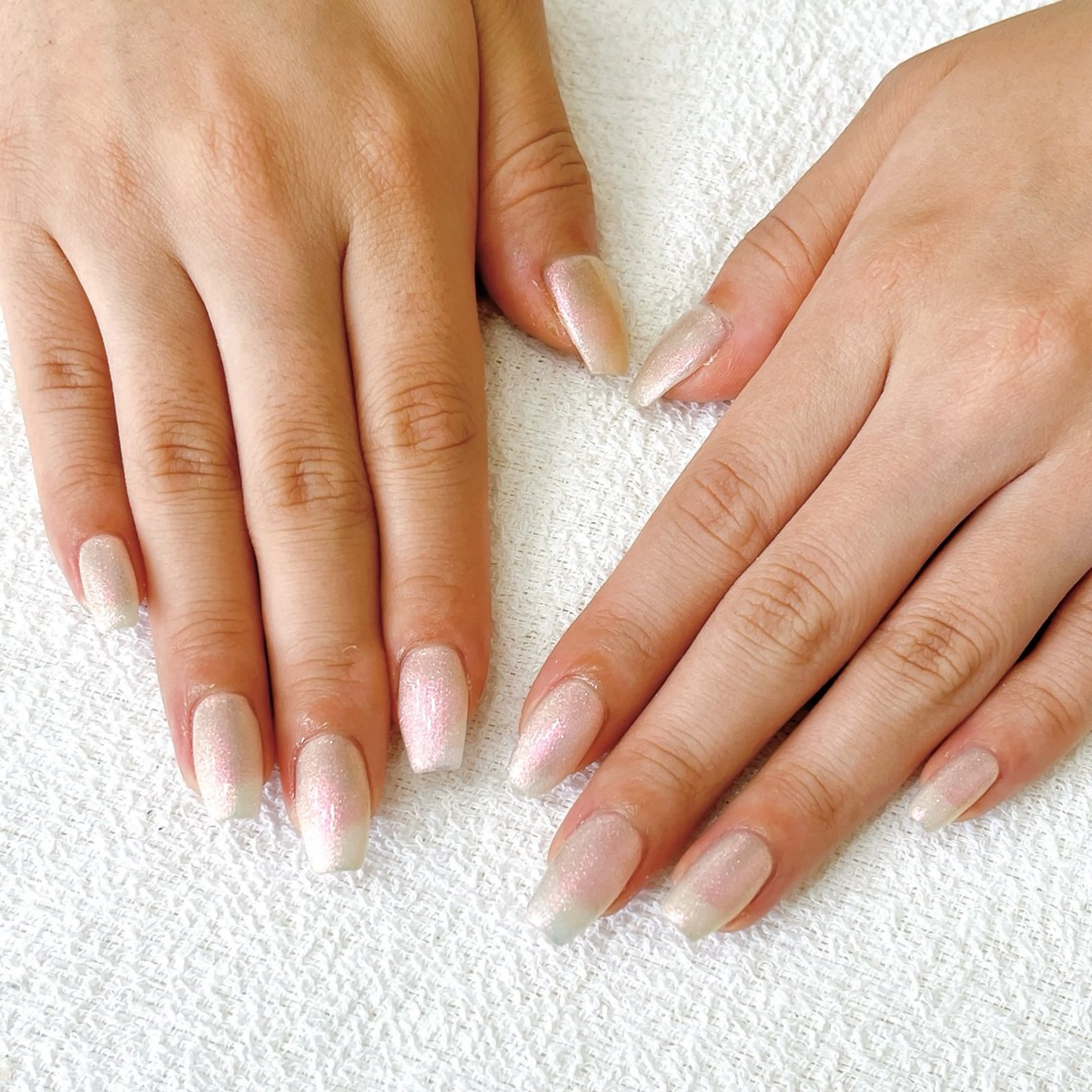 ネイル ラメ(グリッター) ピンク ホワイト Ellenail名古屋所属・伊藤 愛のネイルデザイン