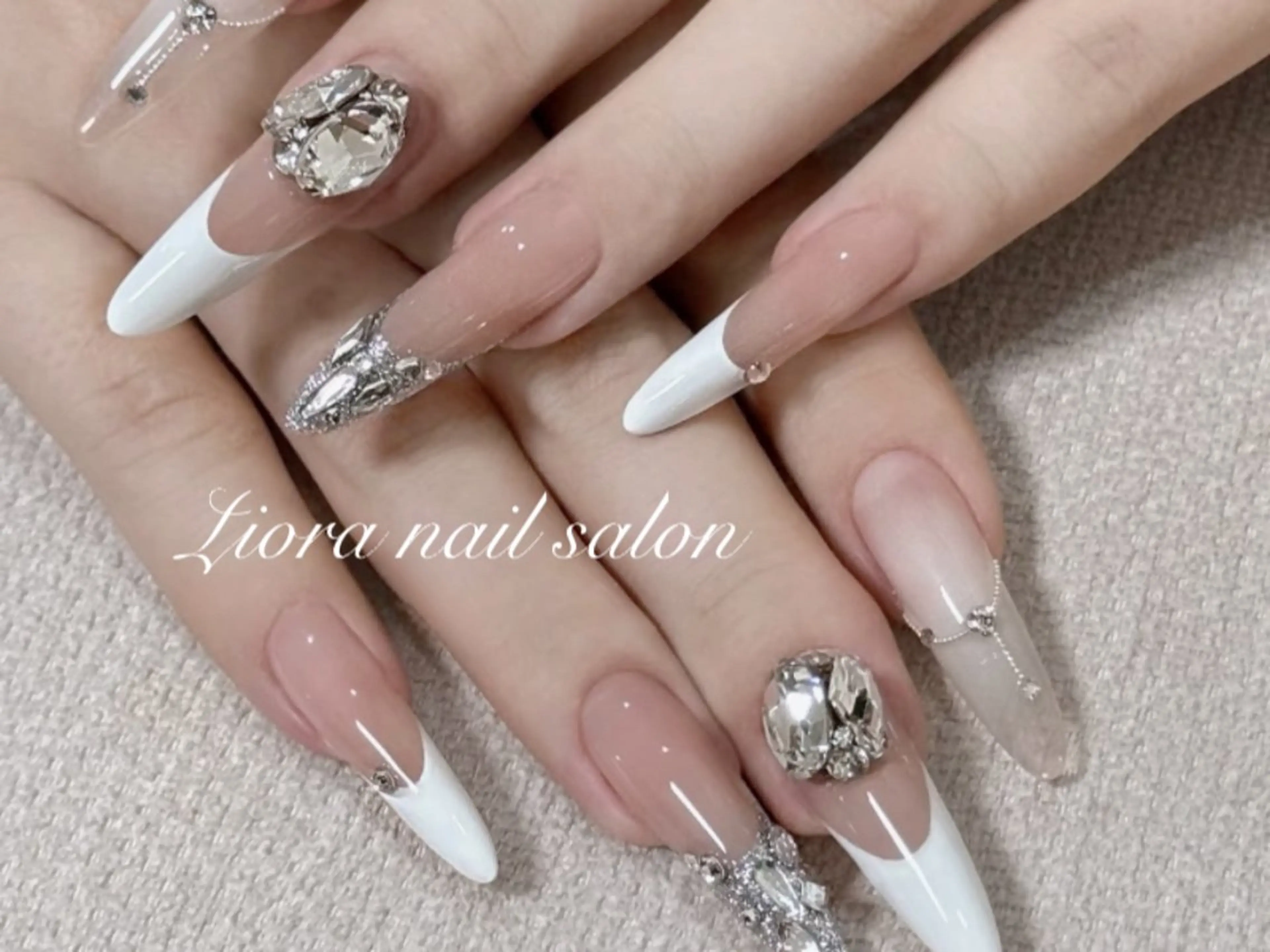 ネイル フレンチネイル ジェルネイル ガーリー グラデーション キラキラネイル ハンドネイル Liora ネイルサロン所属・Liora nail salonのネイルデザイン