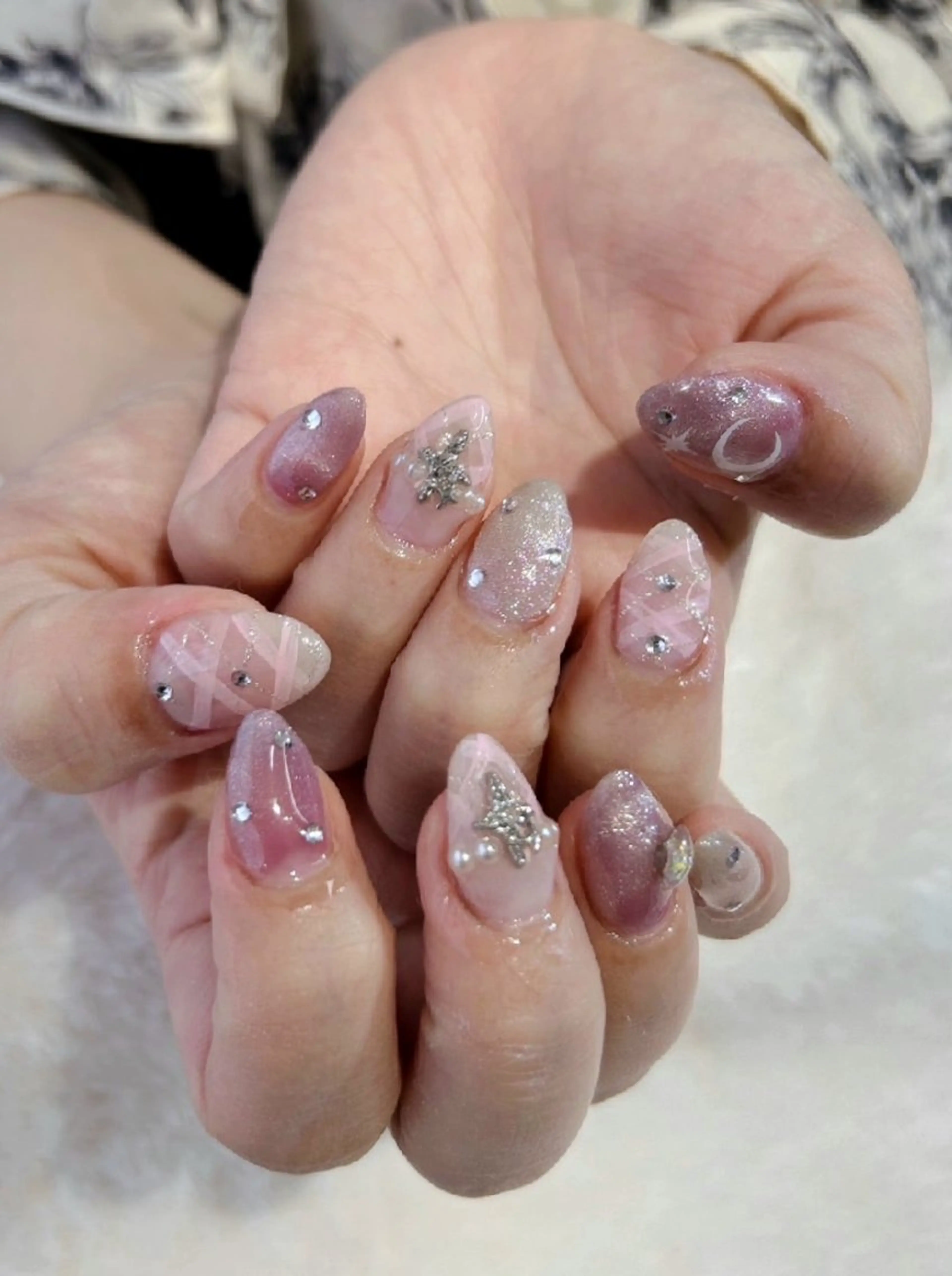 ネイル アートネイル ガーリー キラキラネイル マグネットネイル ハンドネイル ハンドケア Epokku 心斎橋ネイルサロンのネイルデザイン