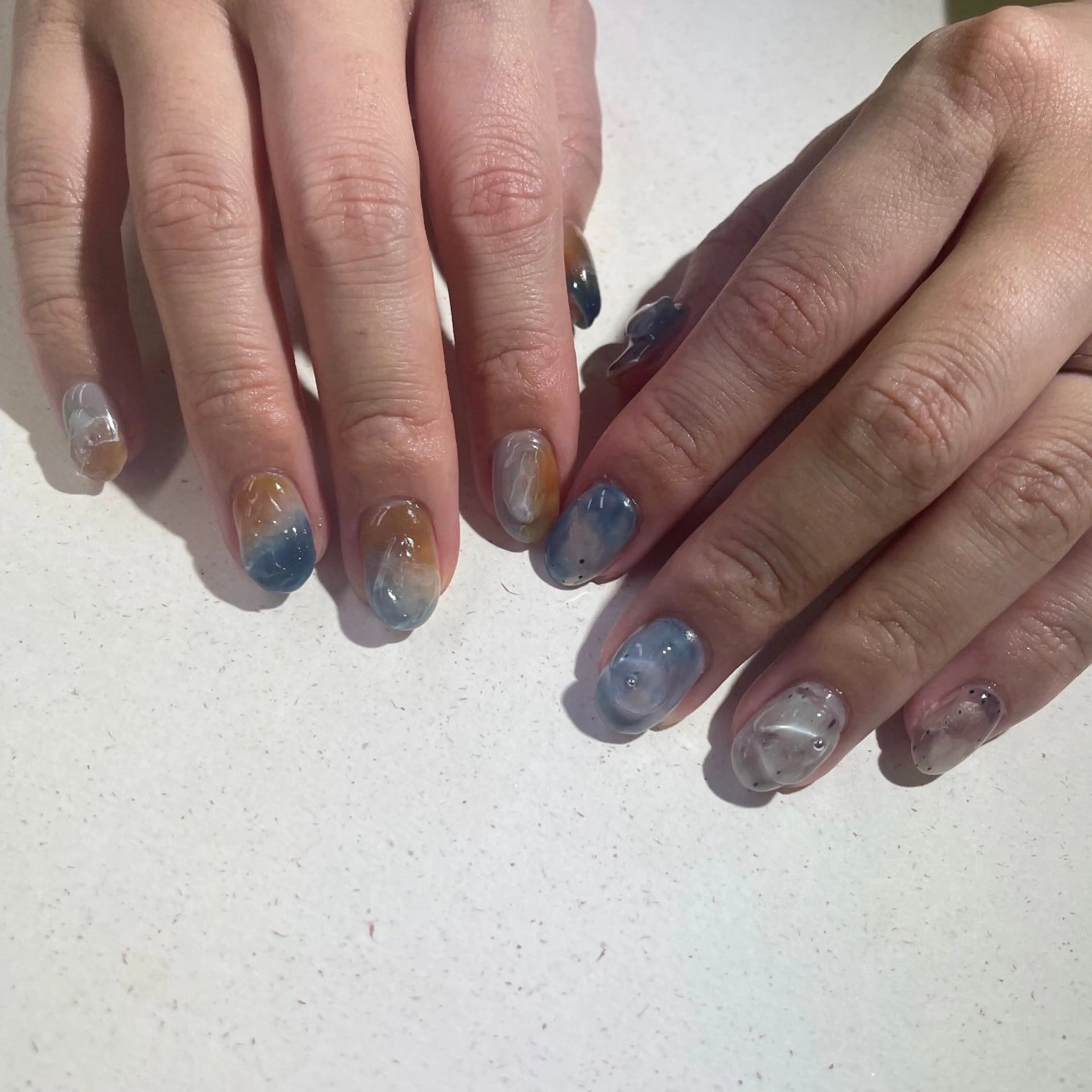 ネイル アートネイル べっ甲ネイル ジェルネイル グリーン キラキラネイル nailstudio eviz新宿店のネイルデザイン