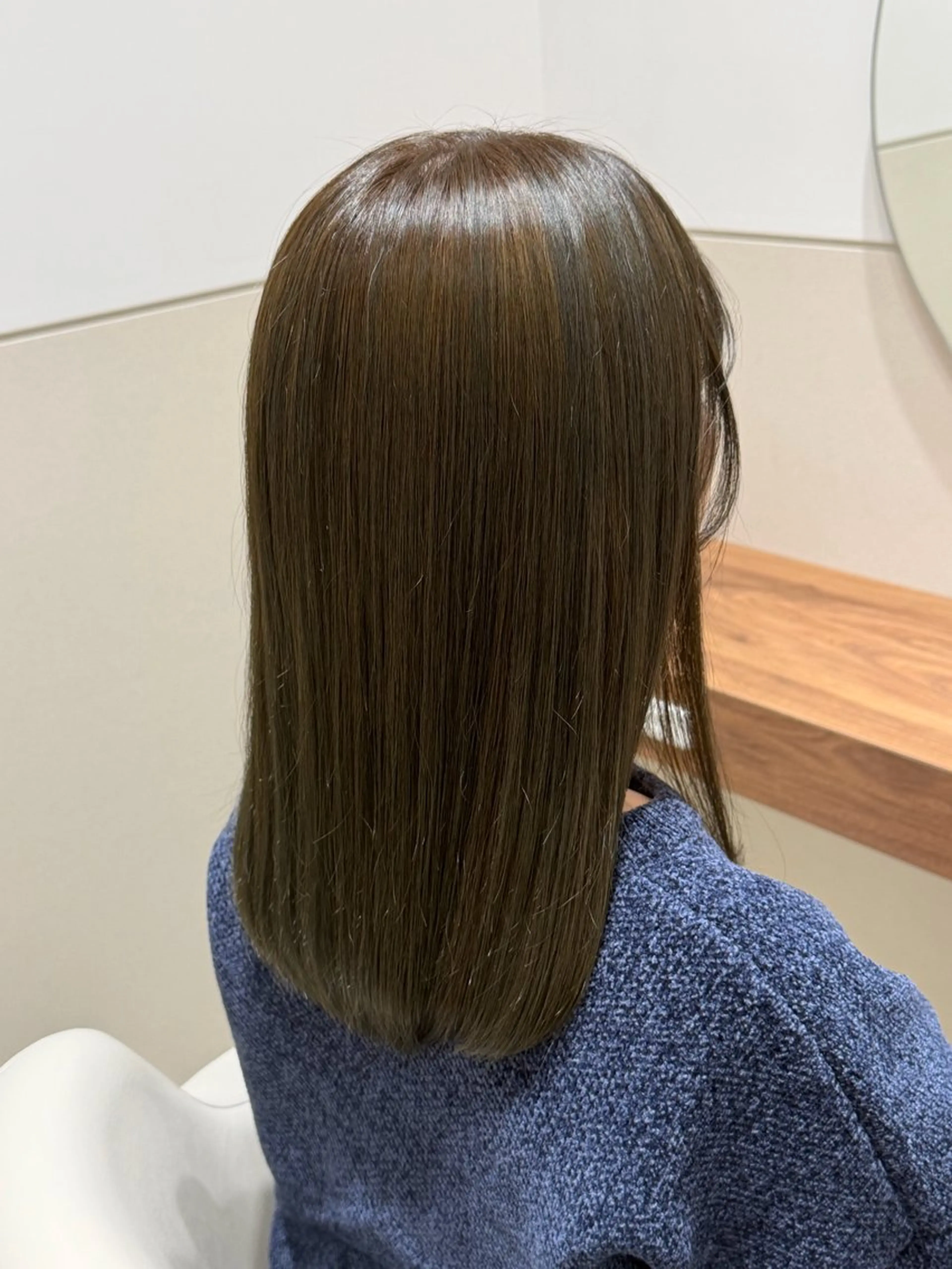 セミロング アッシュ 馬場 唯加のヘアスタイル