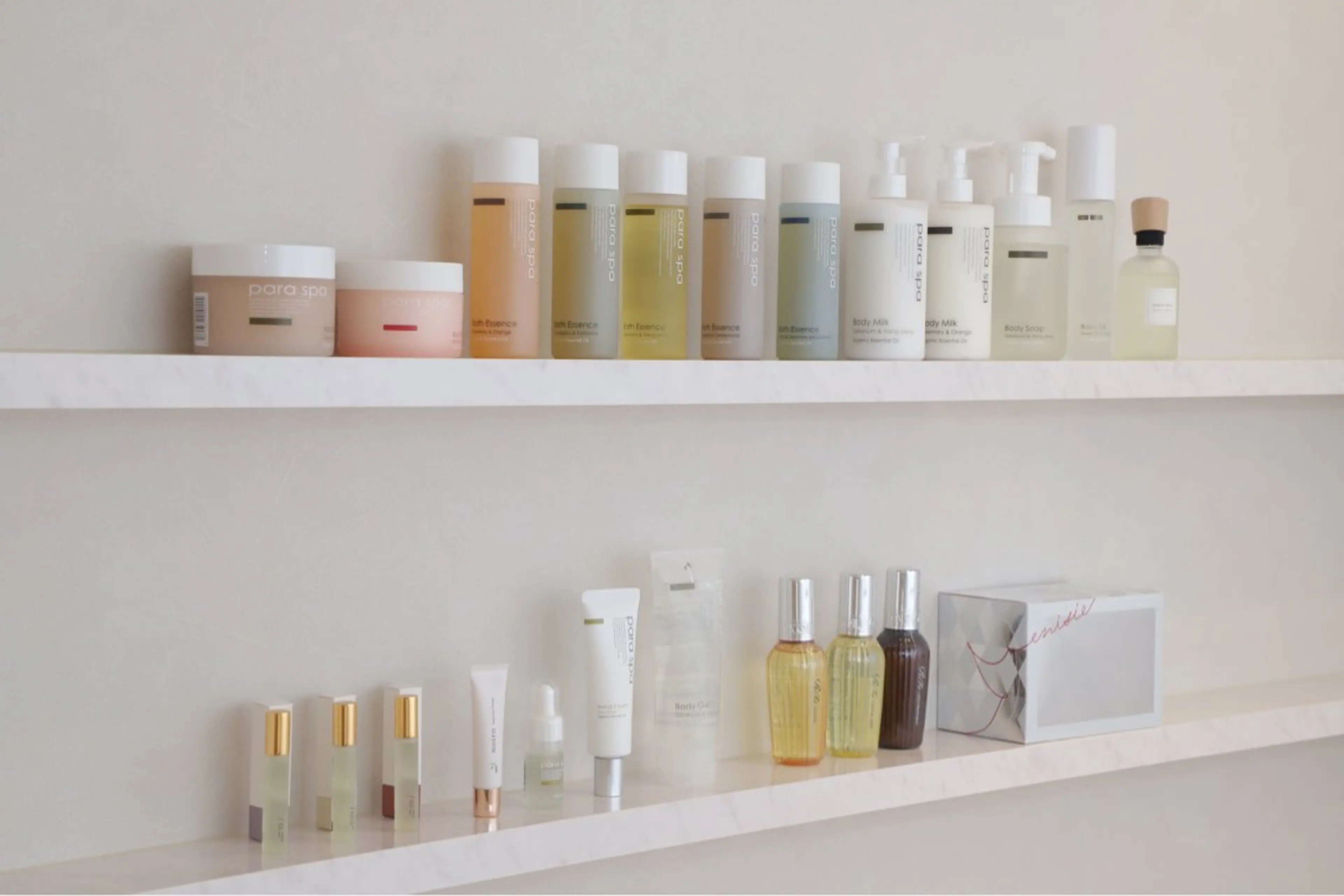 Lovinなんばスカイオ店所属・Shikata Asukaのネイルデザイン