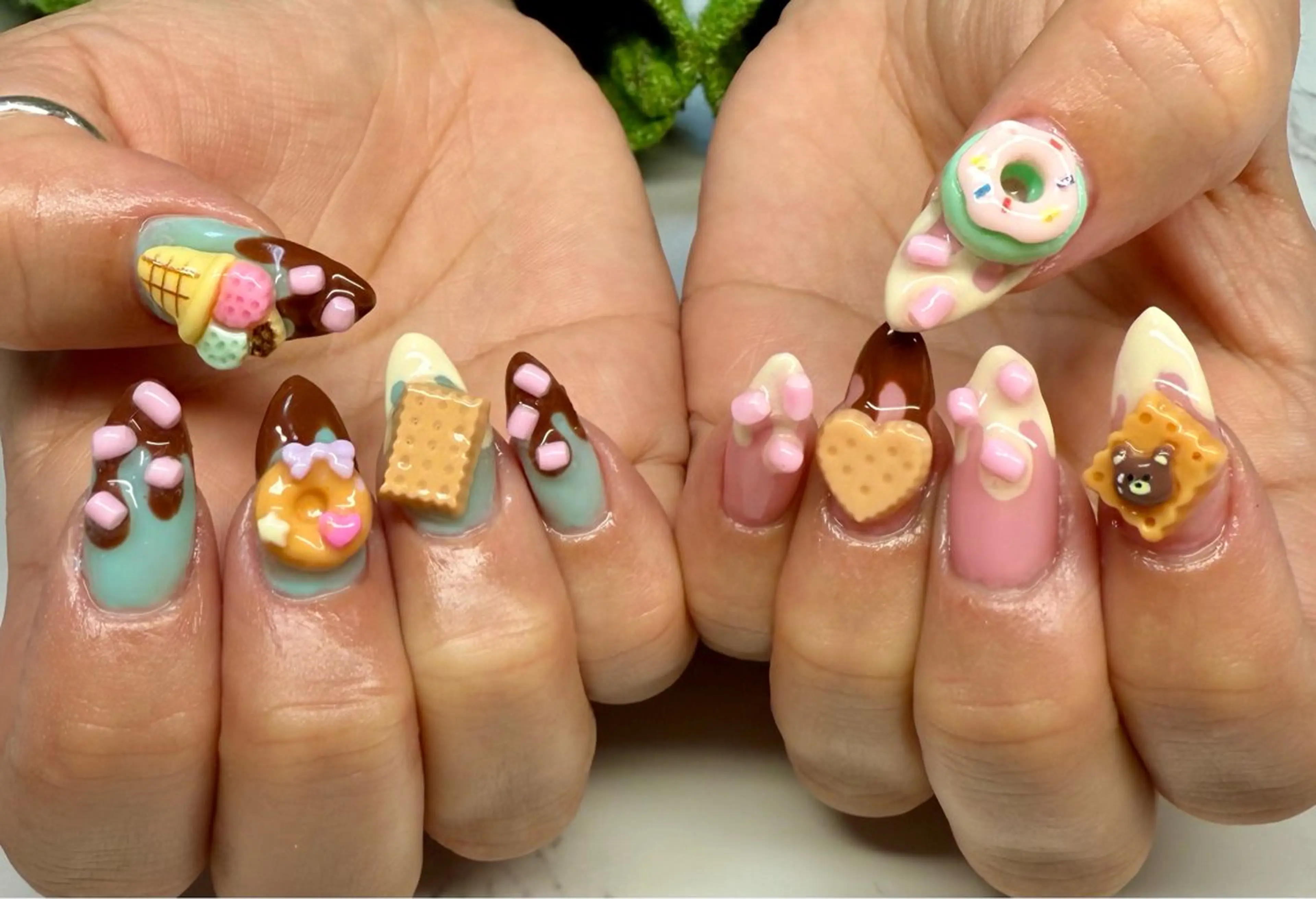 ネイル アートネイル チークネイル フレンチネイル キラキラネイル マグネットネイル M.N_ nailのネイルデザイン