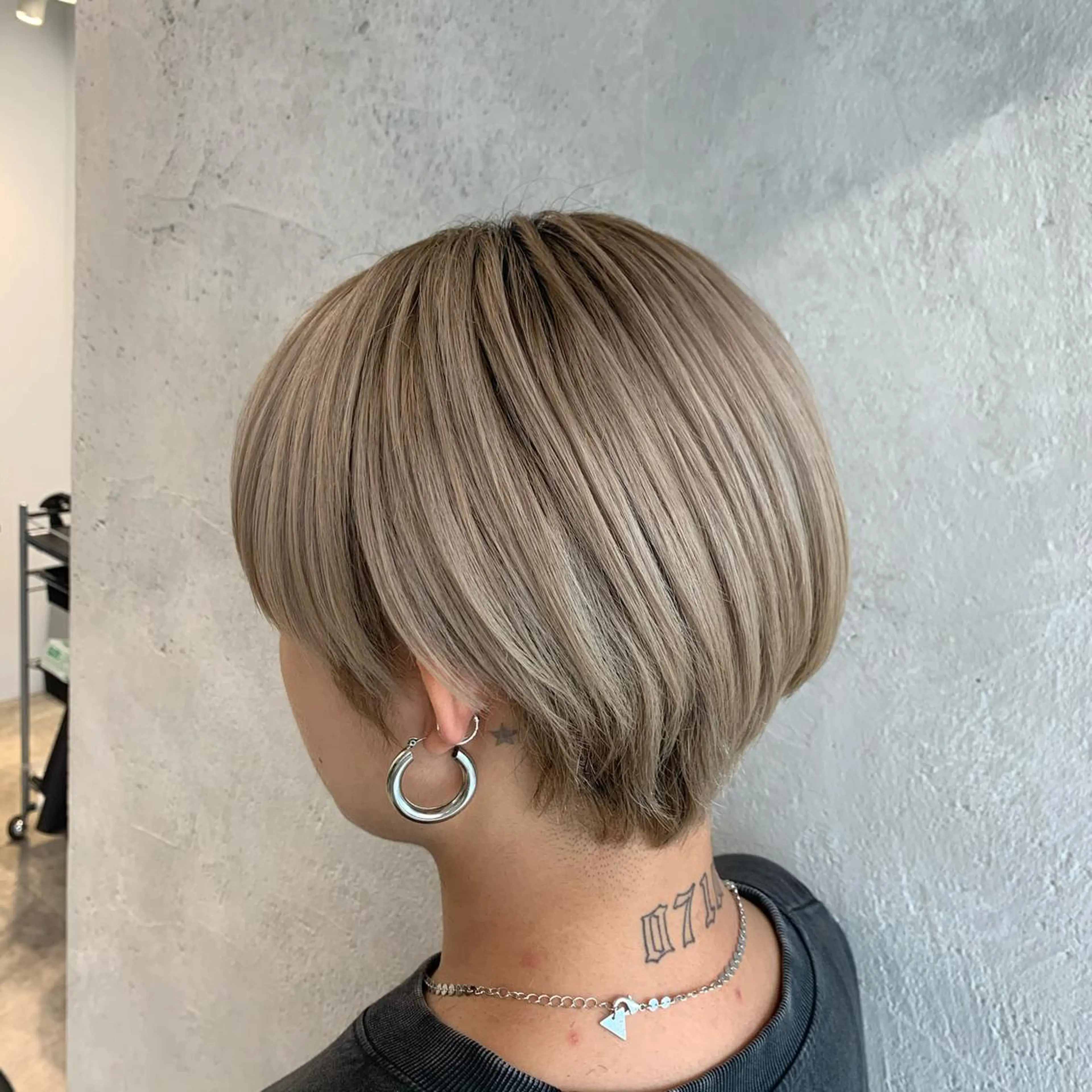 ショート ヘアカラー 及川シゲル 髪質改善講師のヘアスタイル