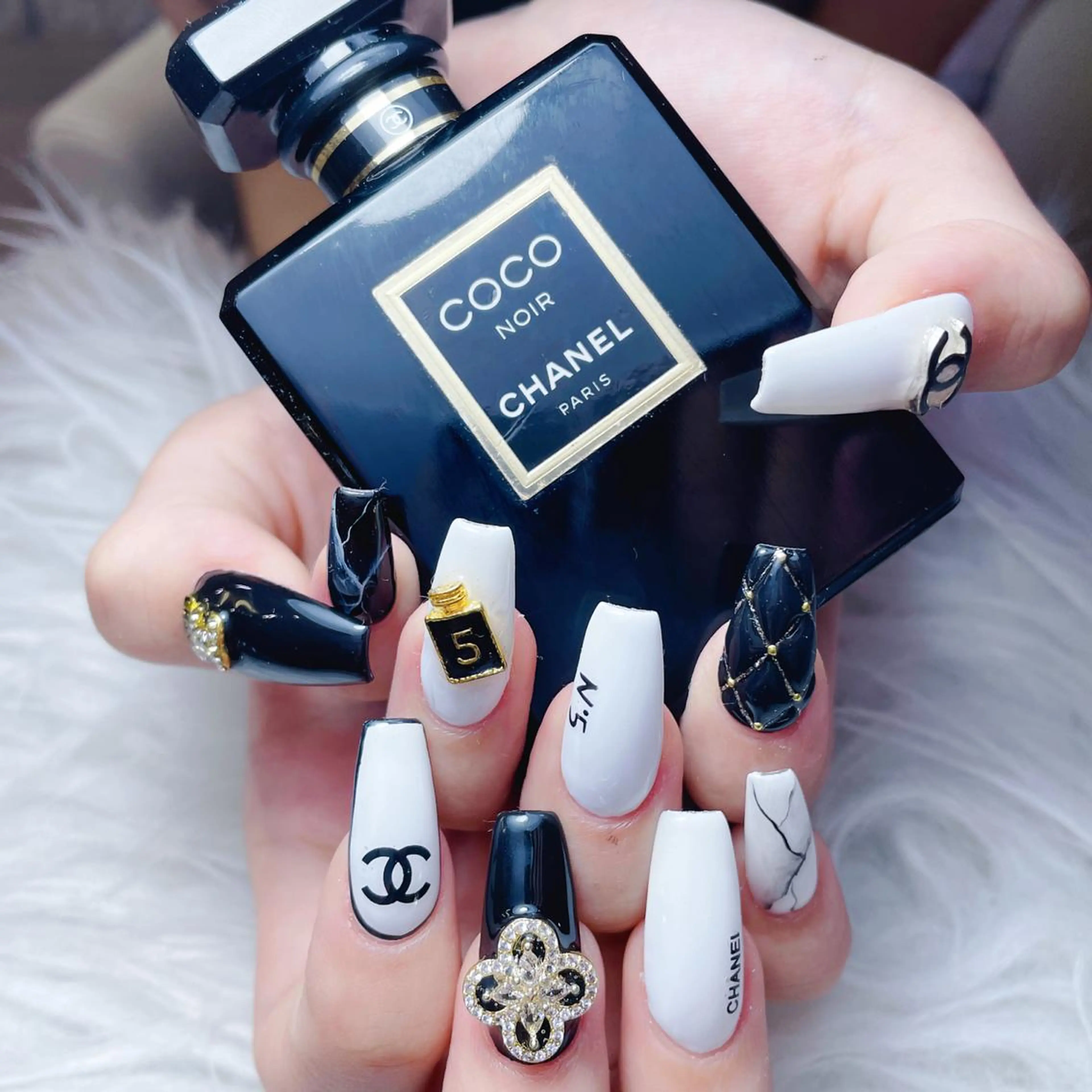ネイル クリアネイル フラッシュネイル フラワーネイル グラデーション キラキラネイル ハンドネイル NailPrincess所属・princess スカルプ専門店のネイルデザイン