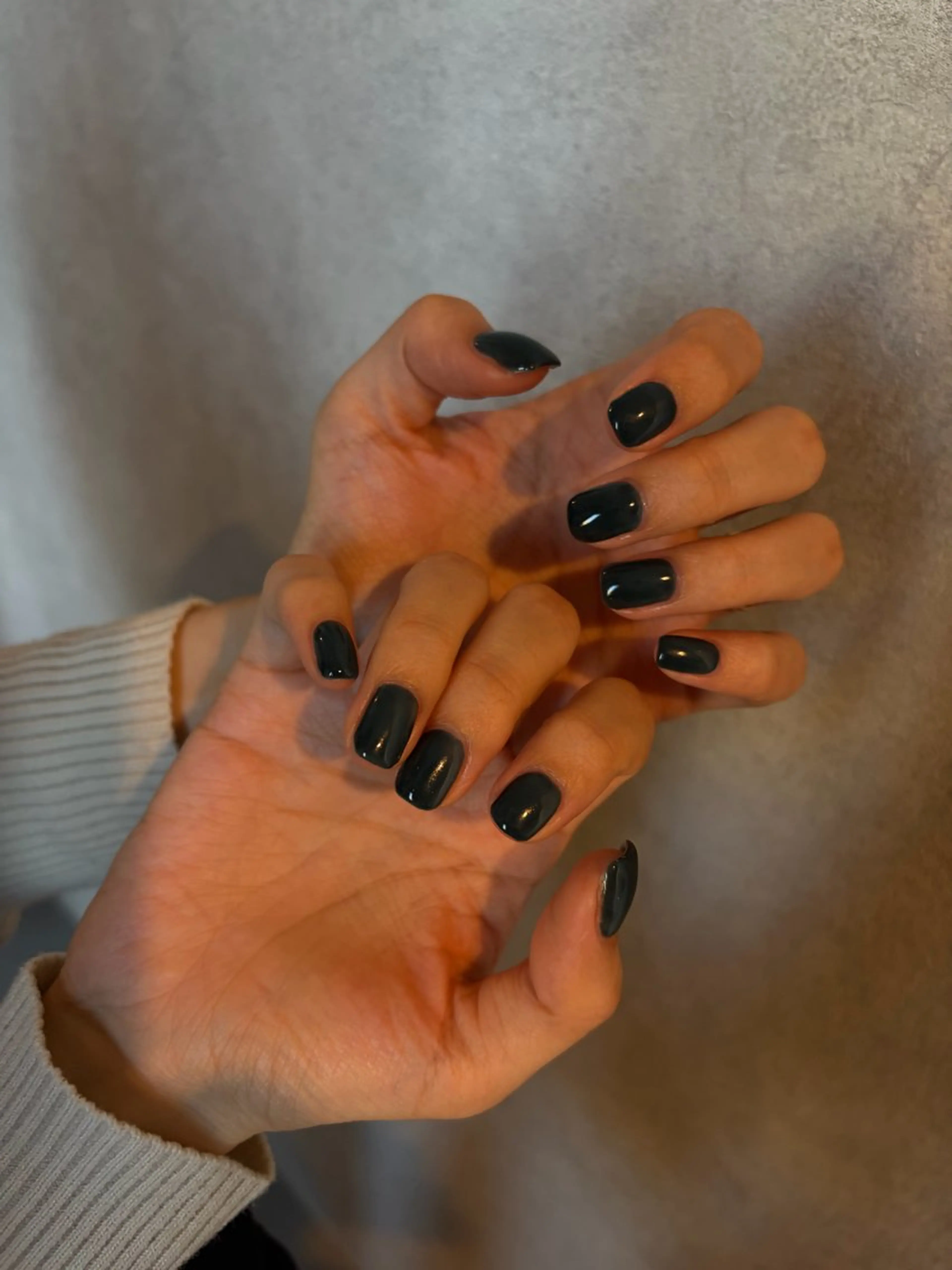 ネイル ワンカラーネイル GLOW/NAIL EMIのネイルデザイン