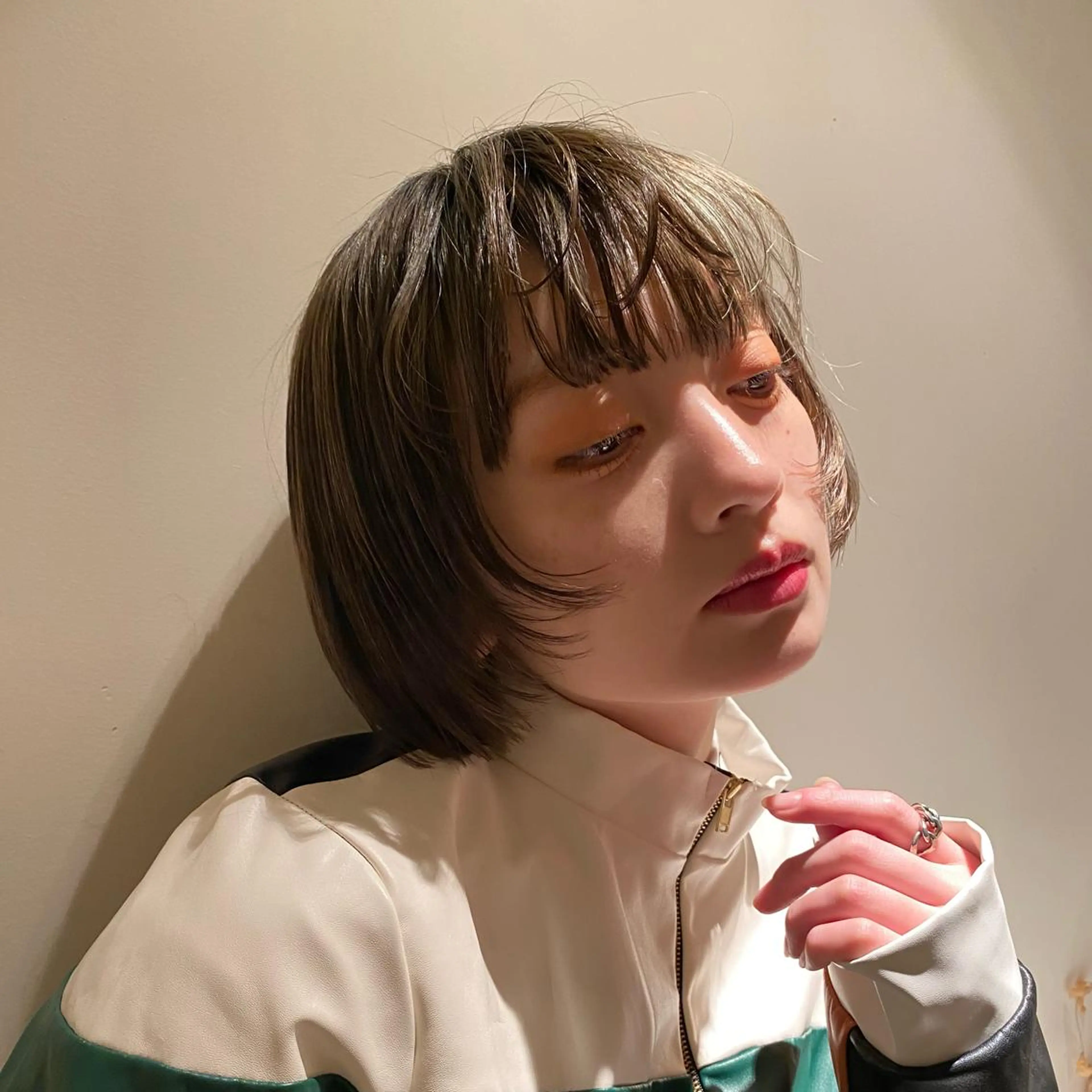 ショート カラー ボブ 顔まわりレイヤー 顔周りカット レイヤーカット 🫶🏻桃果🫶🏿 只今休職中のヘアスタイル