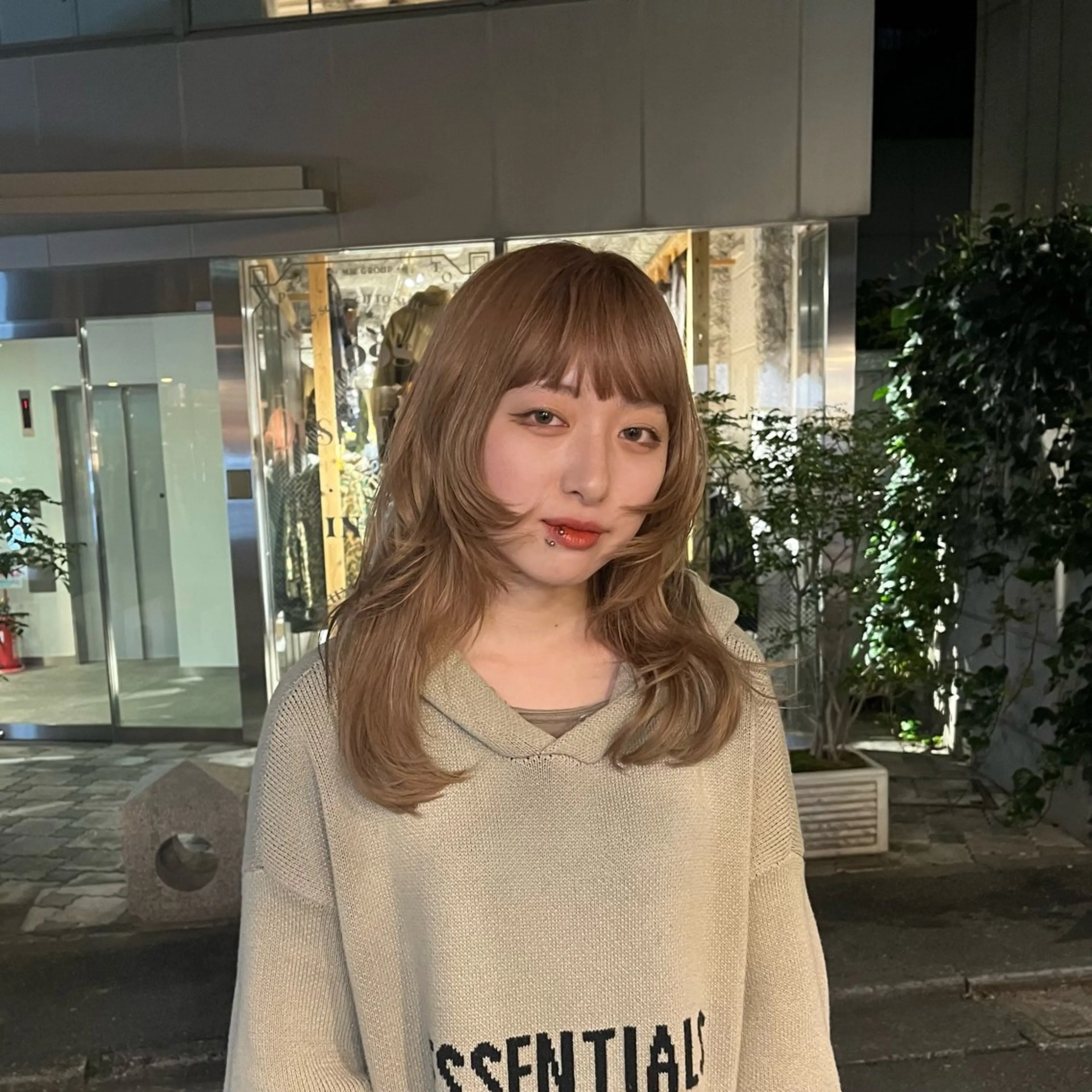 セミロング カラー GO TODAY SHAiRE SALON 原宿本店所属・ブリーチ/レイヤー ハッシュカット/河内のヘアスタイル