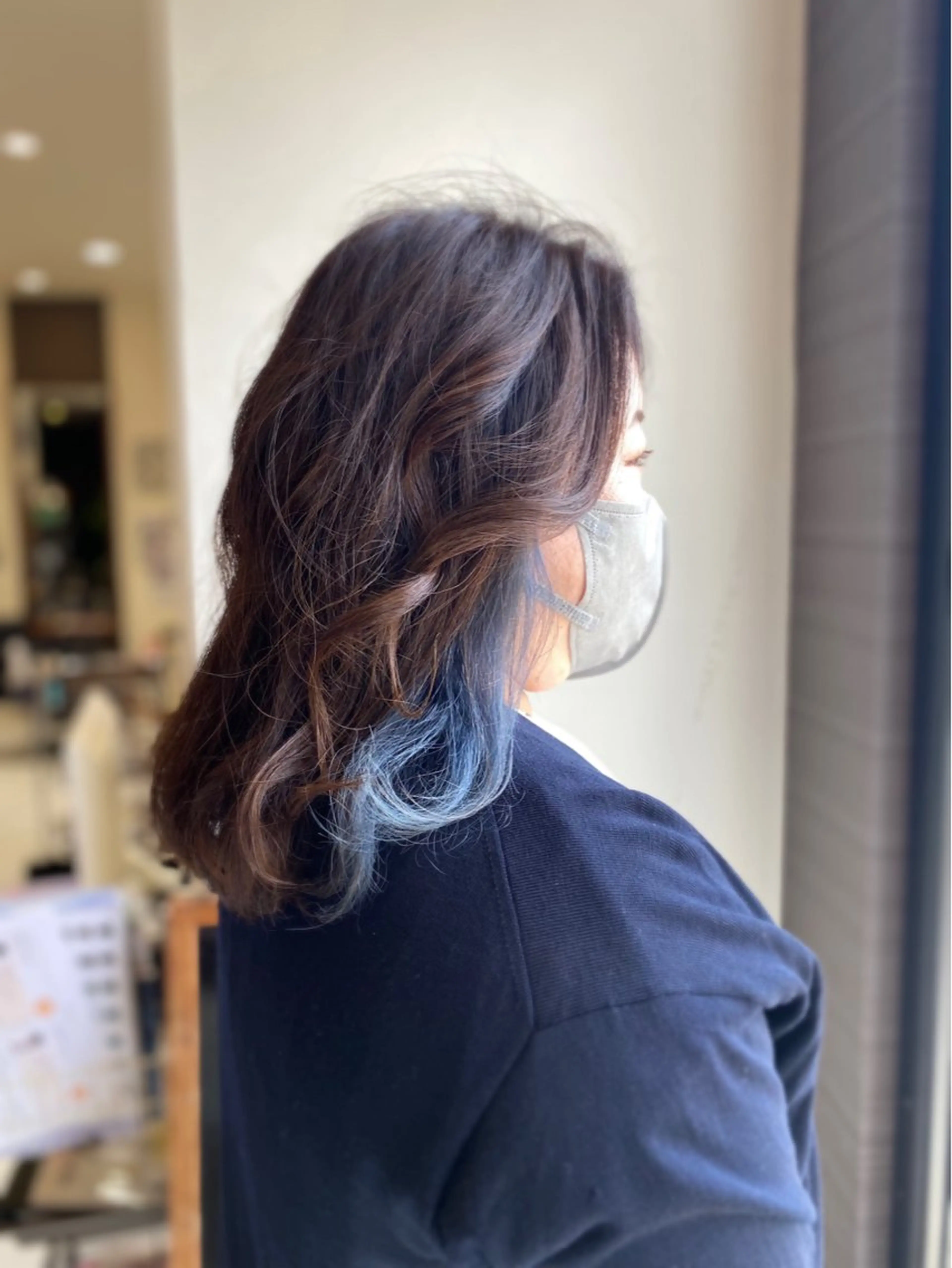 セミロング カラー インナーカラー 横手 亜紀のヘアスタイル