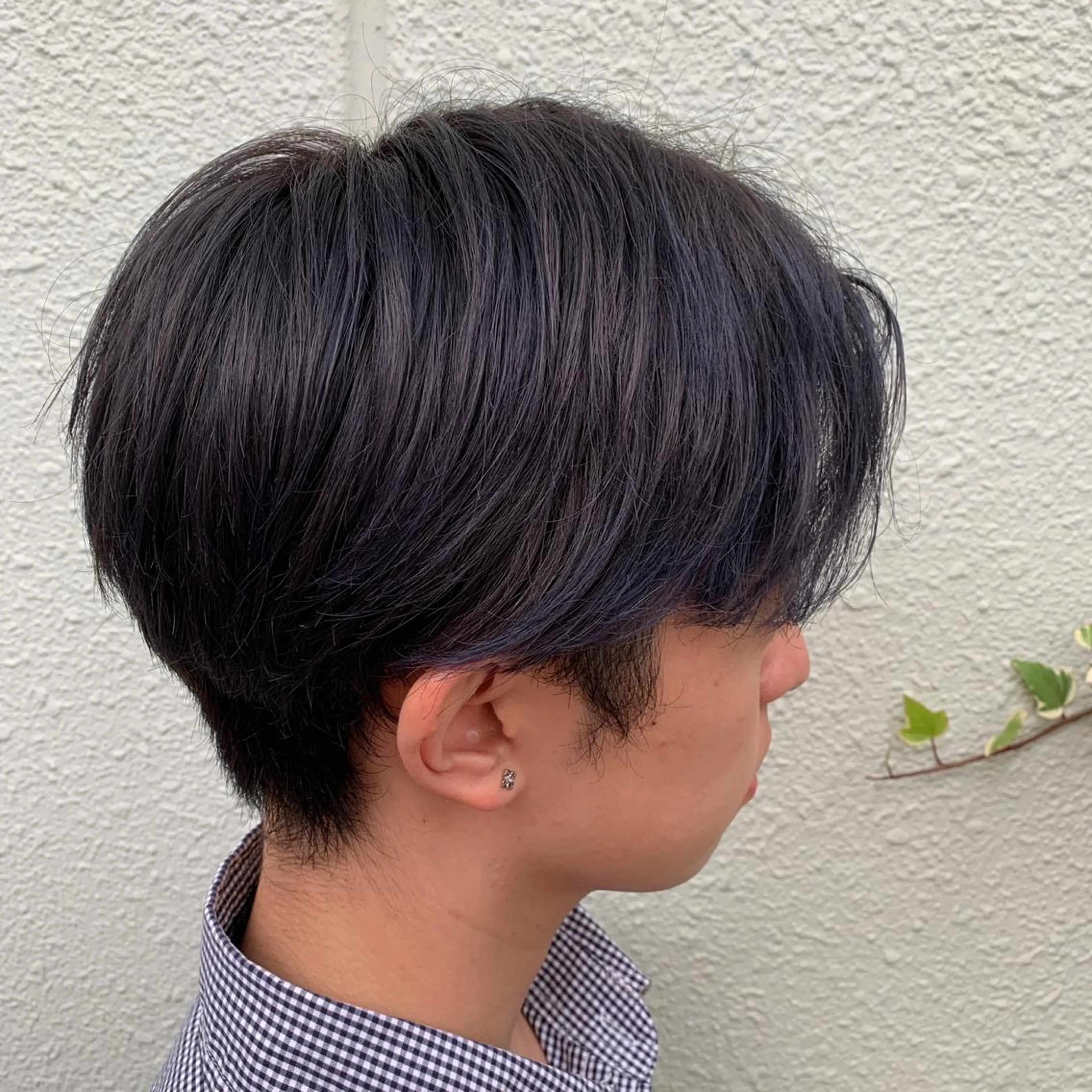 ショート カラー メンズ メンズブリーチ 黒髪 ブリーチ ブルーカラー ブルーブラック Lotus hair design所属・カット特化美容師 齋藤桐のヘアスタイル