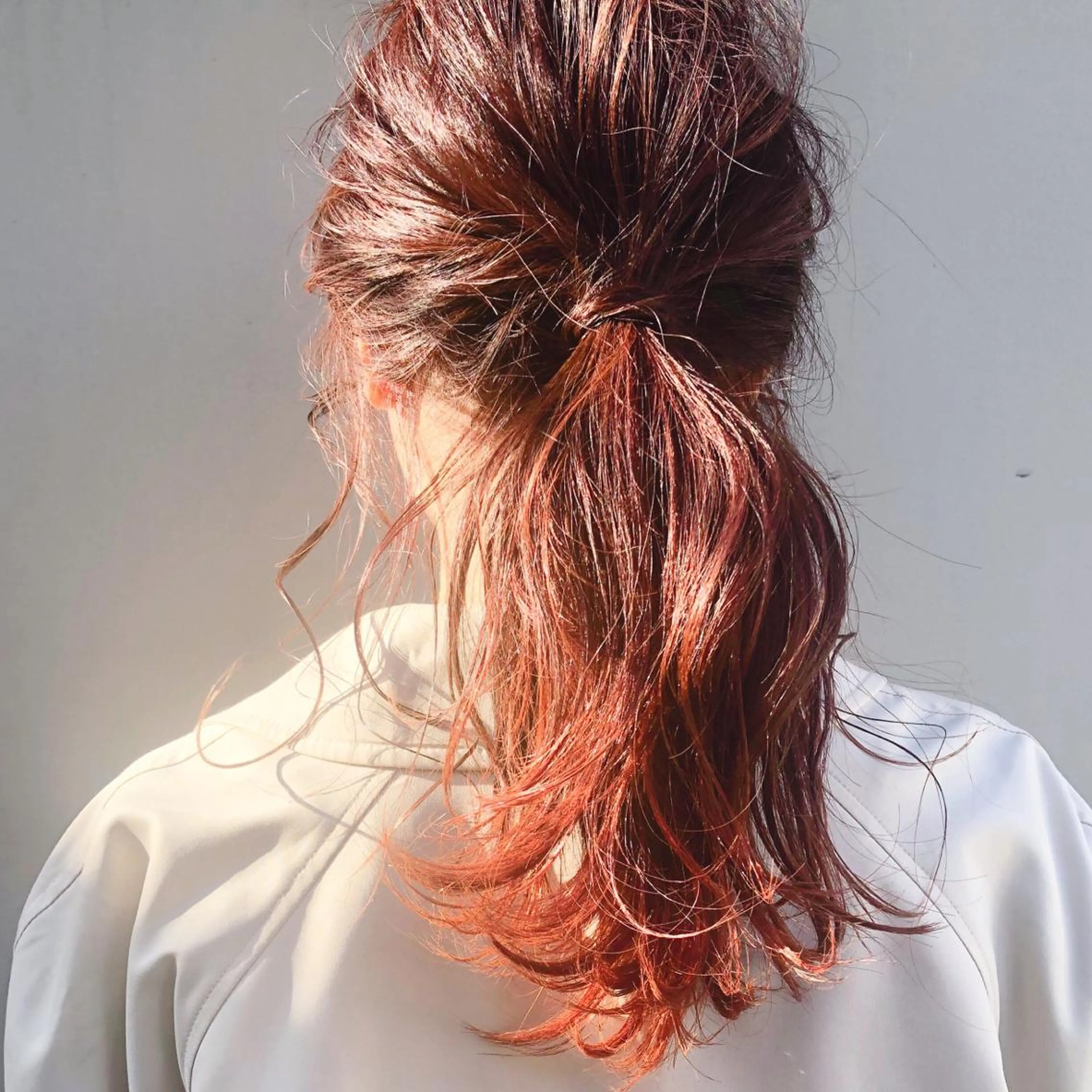 ミディアム ヘアアレンジ ポニーテール 簡単アレンジ デザインカラー/ エクステ/ブリーチのヘアスタイル