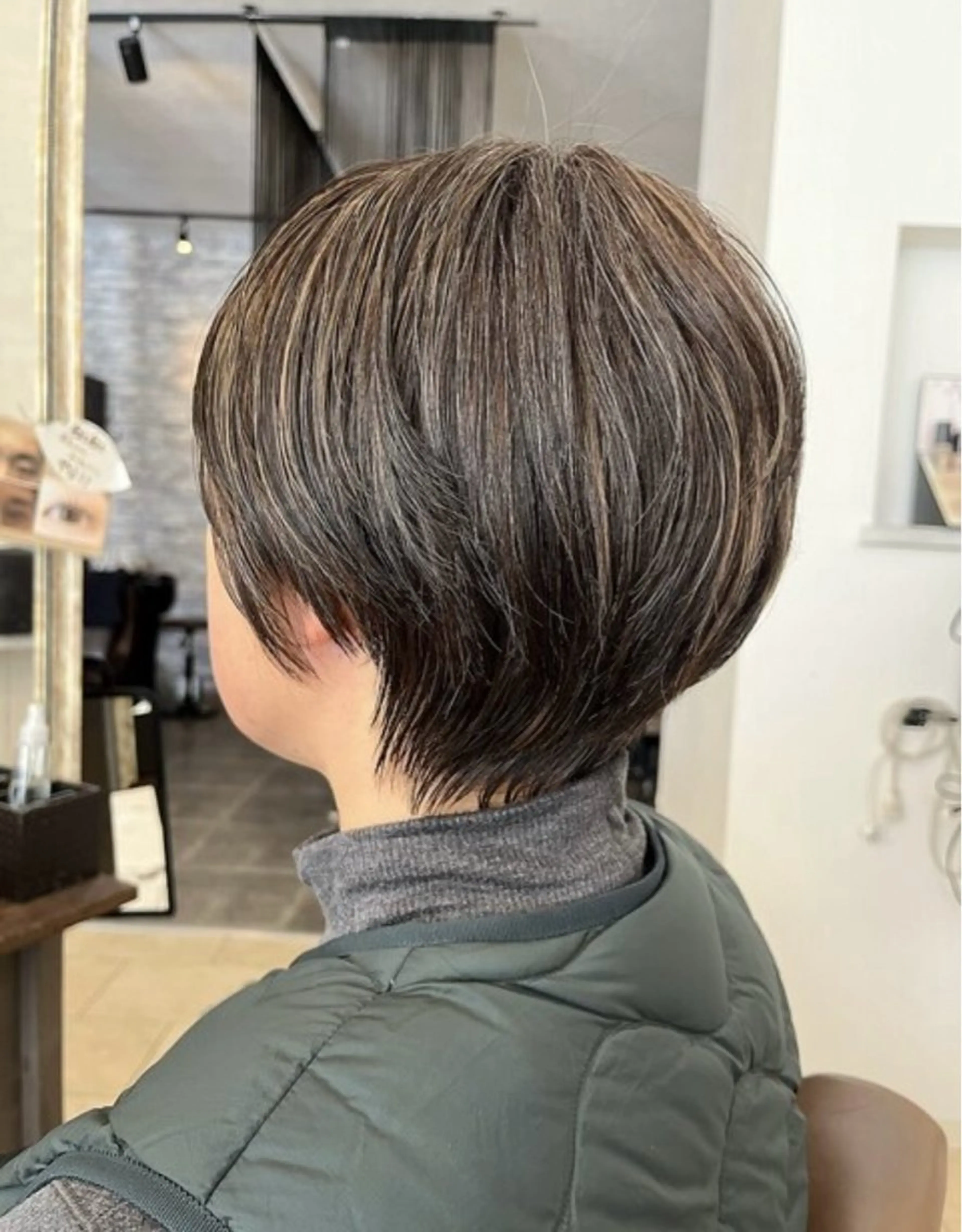 ショート カラー 泉川 みかのヘアスタイル