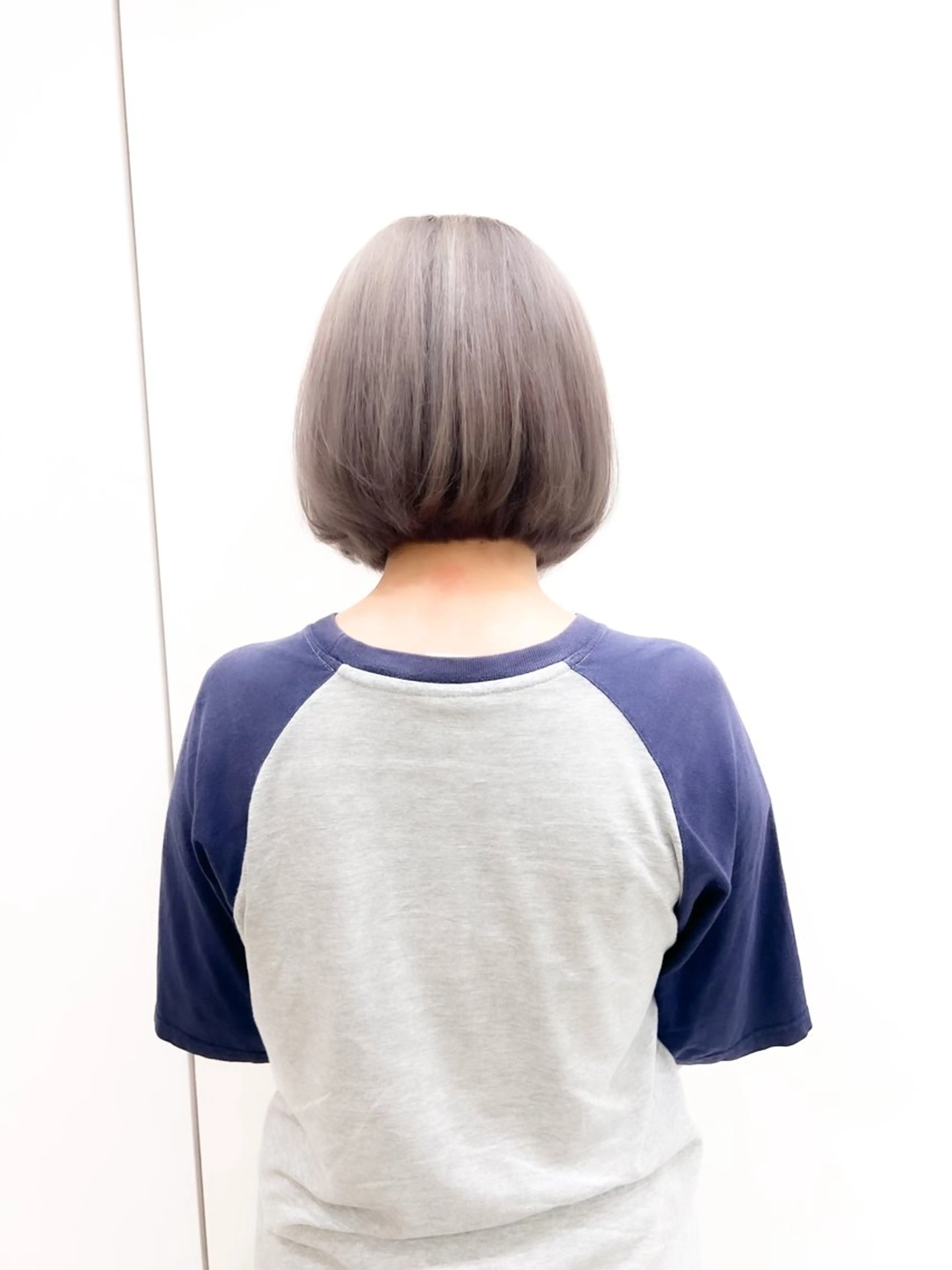 ショート カラー ブリーチ グレージュ ハイトーンカラー シルバー シルバーグレージュ ヘアカラー 似合わせカット🫧 /パーマRINAのヘアスタイル