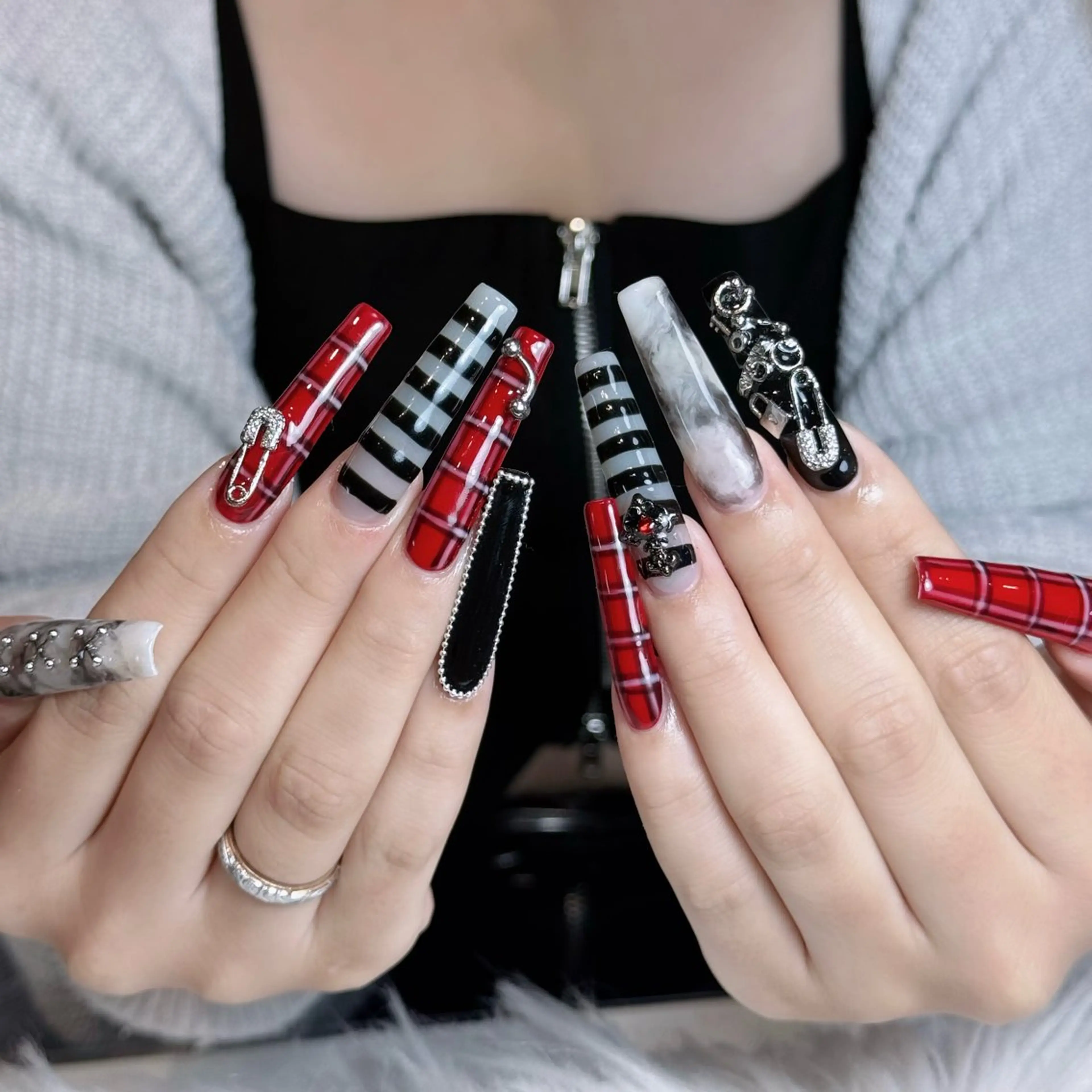 ネイル フレンチネイル ジェルネイル キラキラネイル 韓国ネイル レース ハンドネイル Julli nail studio所属・Julli NailStudioのネイルデザイン