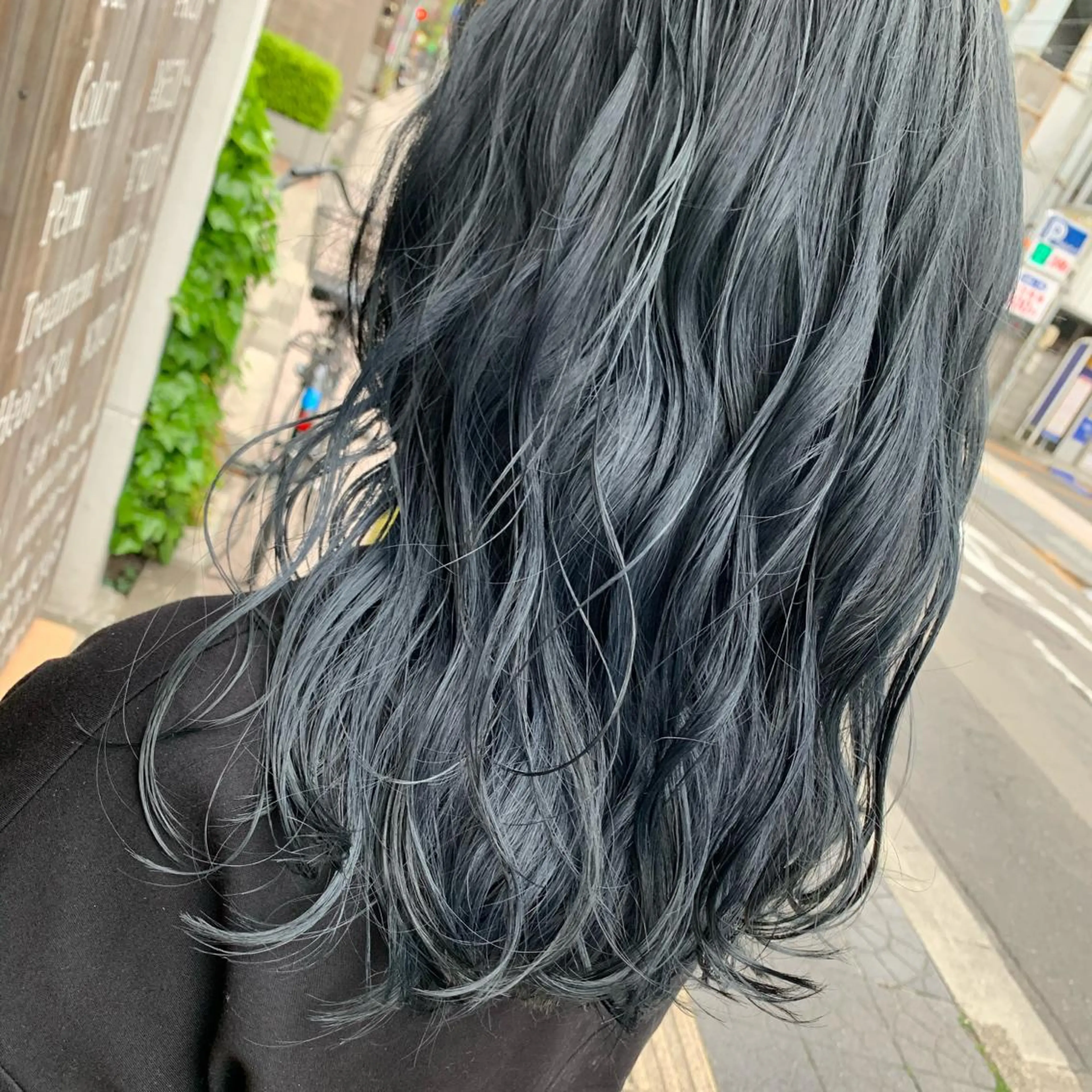 セミロング カラー ブリーチ ブルーカラー ネイビーカラー yoshi (高橋福博)のヘアスタイル