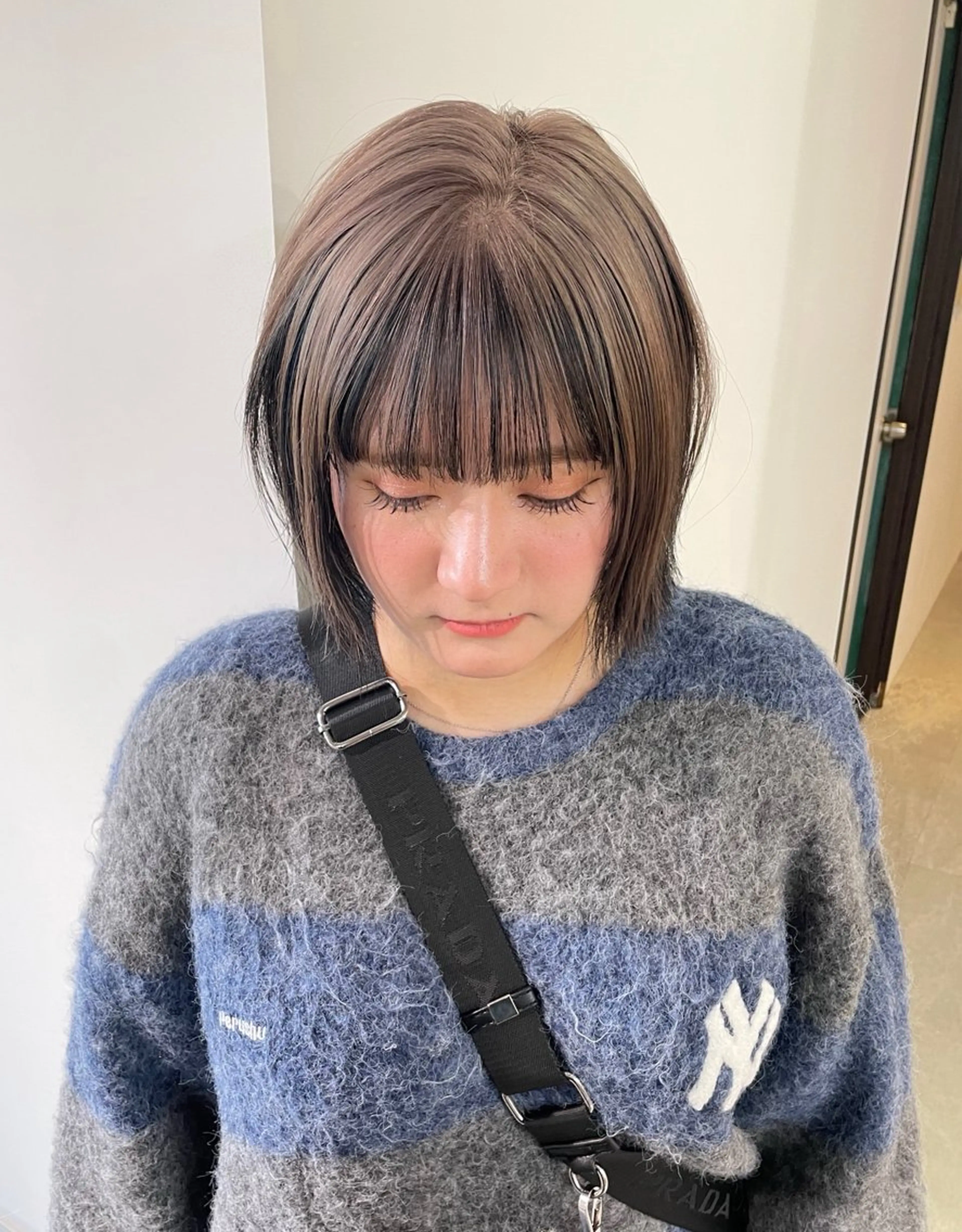 ミディアム カラー ミストバング 黒髪 ブリーチ ケアブリーチ デザインカラー ヘアカラー トリートメント MIU/ルーツカラー ボブ/顔周りレイヤーのヘアスタイル