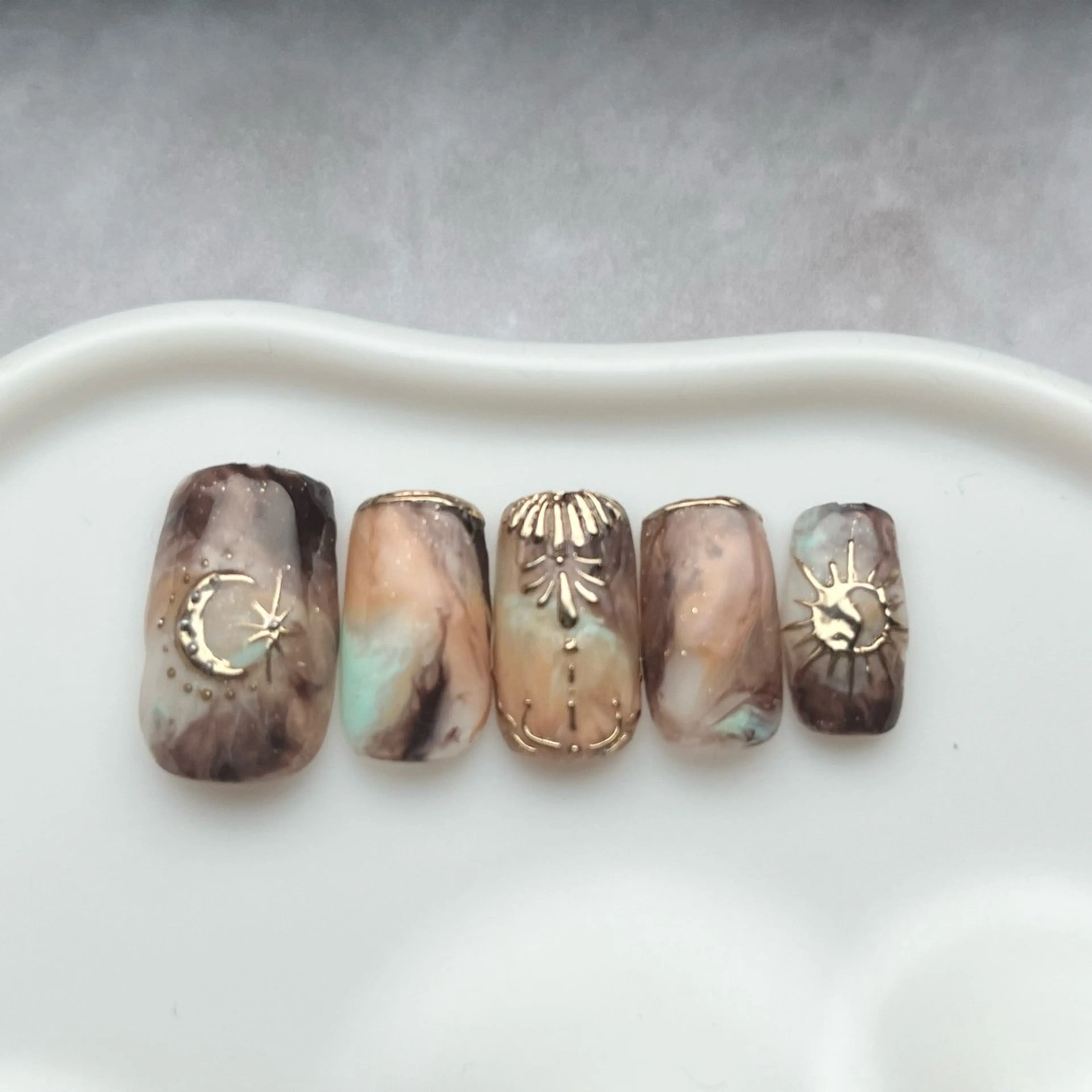 ネイル アートネイル ミラーネイル ニュアンスネイル ハンドネイル nail salon Reversiのネイルデザイン