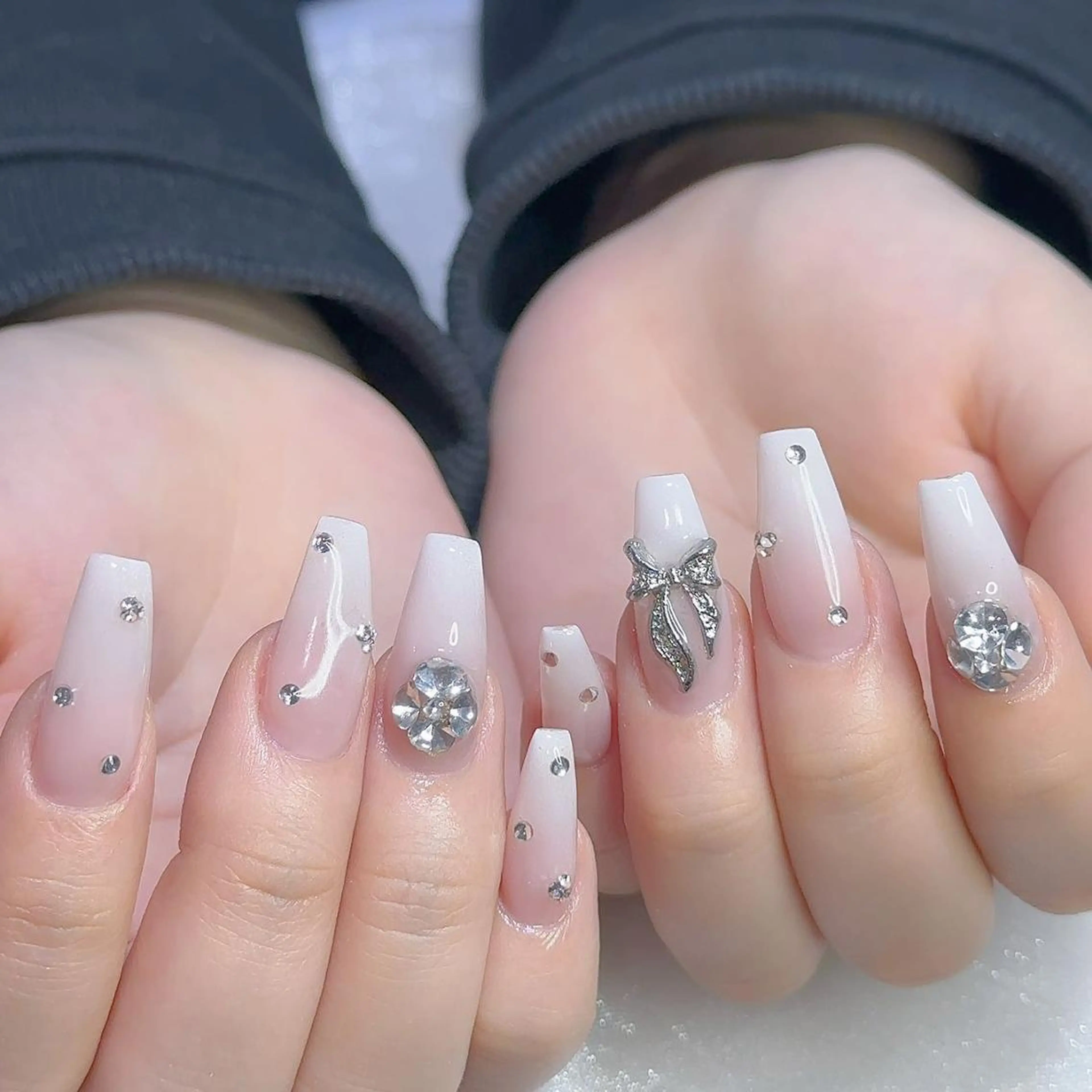 ネイル アートネイル 長さ出し ネイルチップ Queens テイのネイルデザイン