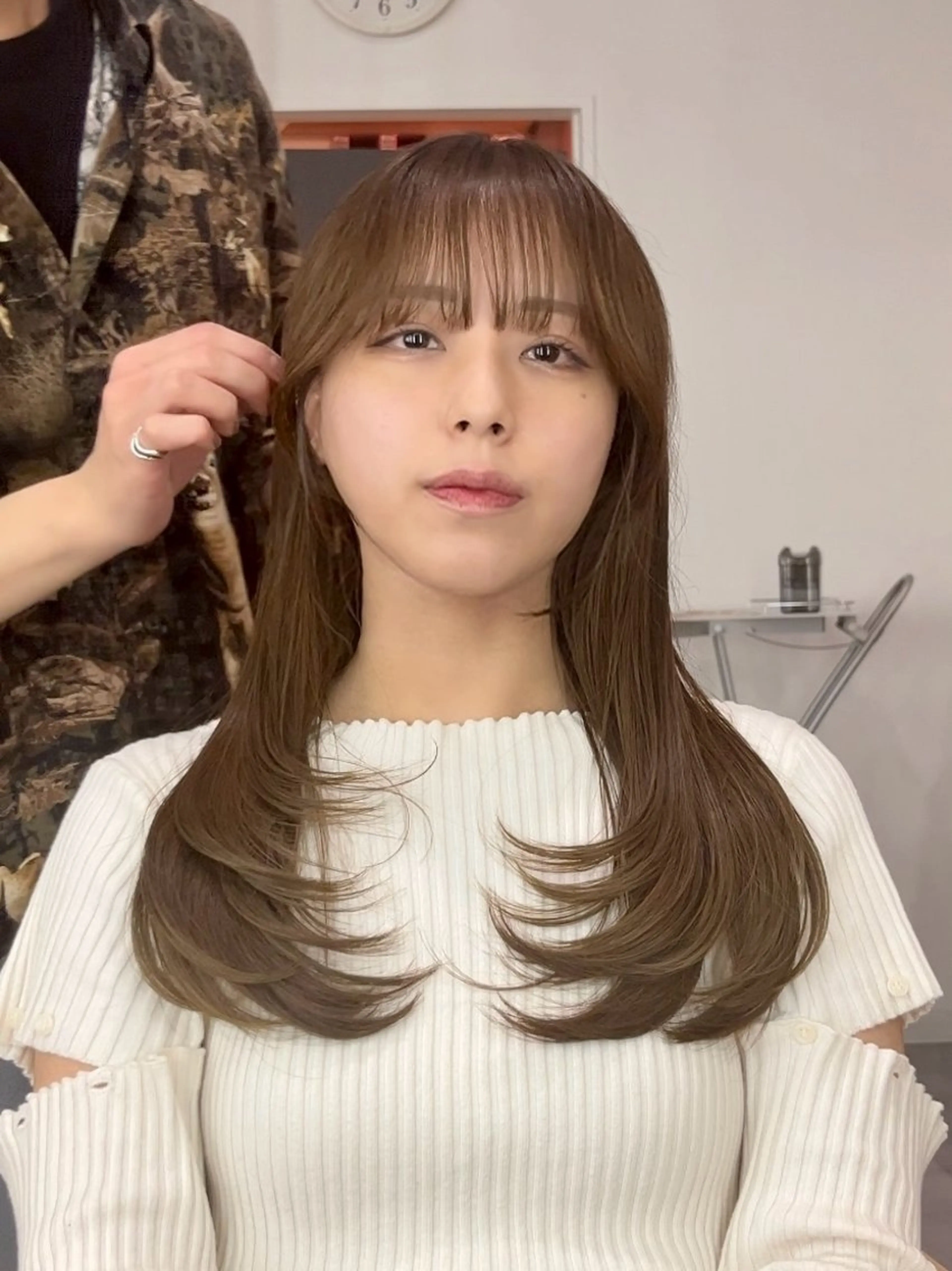 ロング カラー グレージュ くびれヘア 顔まわりレイヤー 韓国風ヘア レイヤーカット カット ヘアカラー i.Ehime所属・i.Ehime💫 齋藤  あつきのヘアスタイル