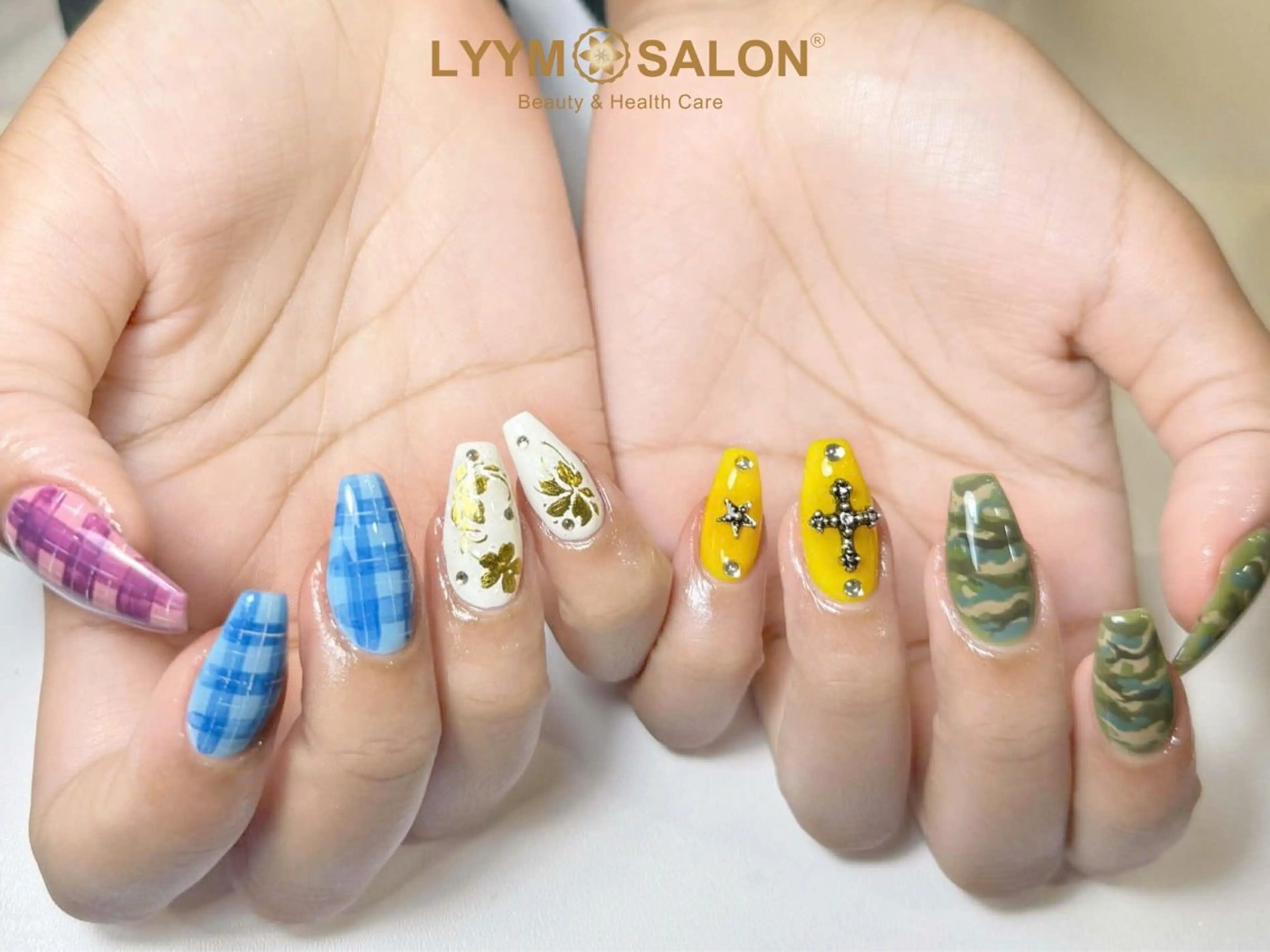 ネイル ボルドー ブラウン チークネイル ドット フットネイル ハンドネイル は なのネイルデザイン