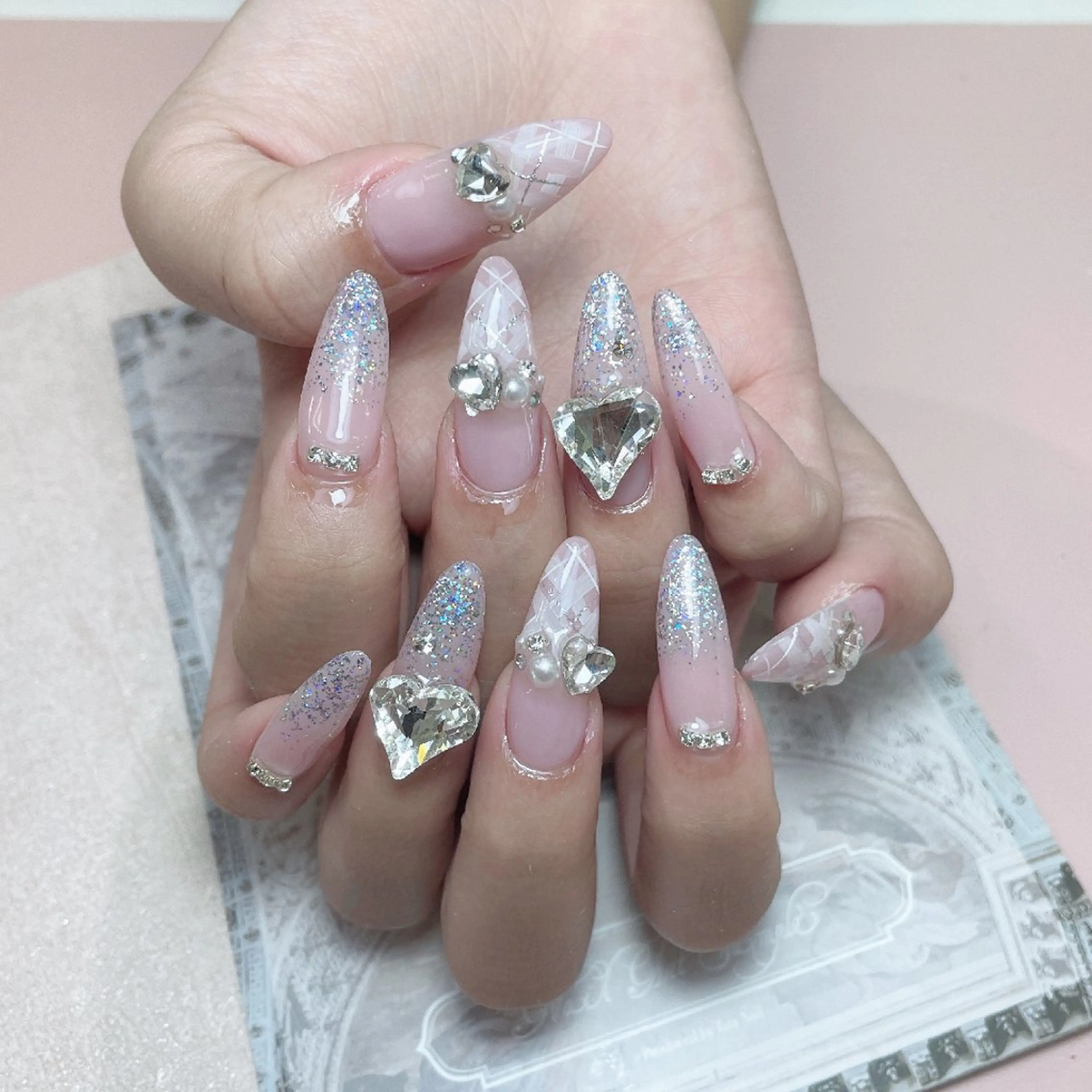 ネイル オーロラネイル 成人式 フレンチネイル ハート 韓国ネイル ハンドネイル MELODY BEAUTY SALON所属・Melody  スカルプ専門店のネイルデザイン