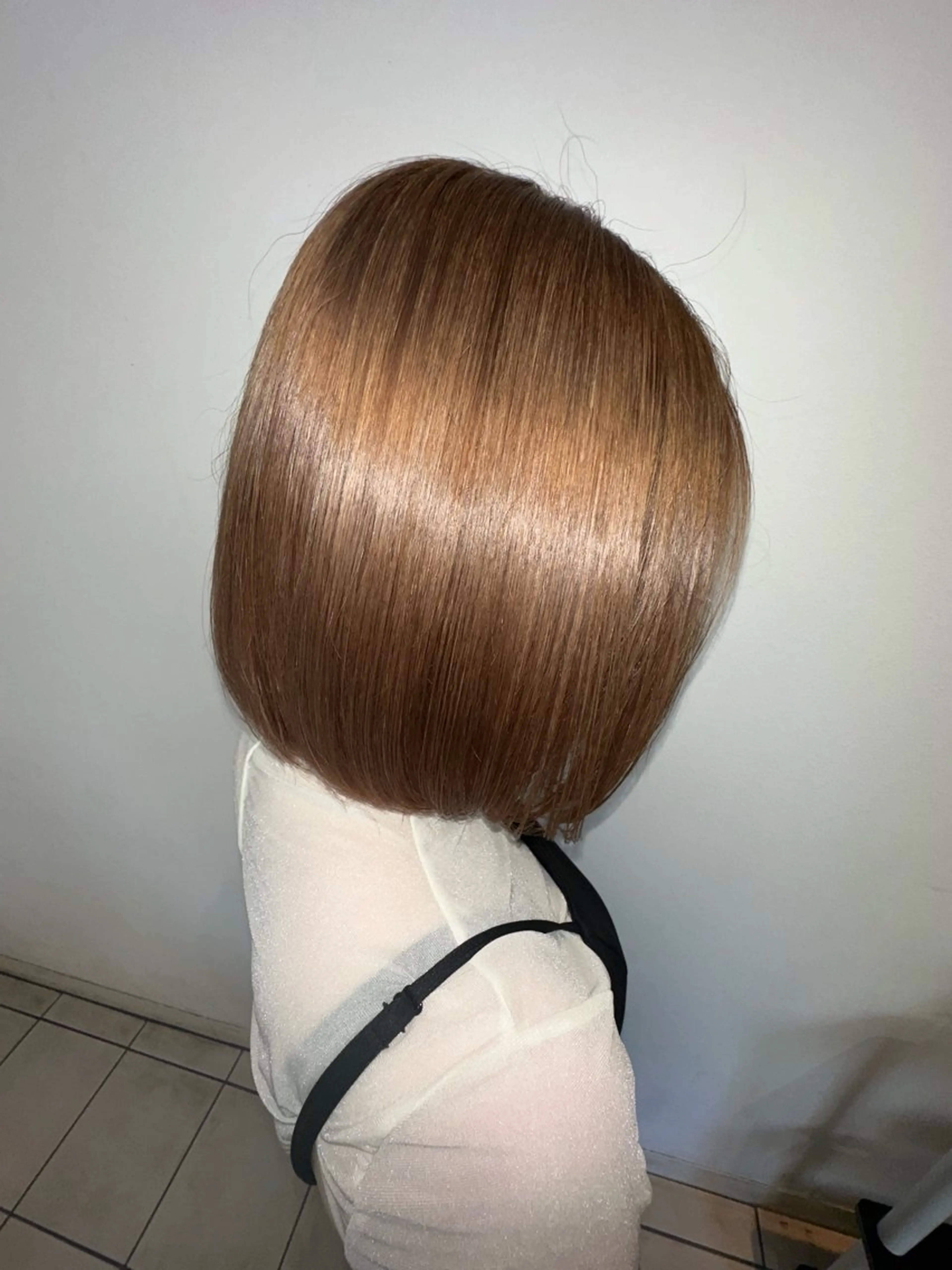 ミディアム カラー カット ヘアカラー 艶髪 インナーカラーのヘアスタイル