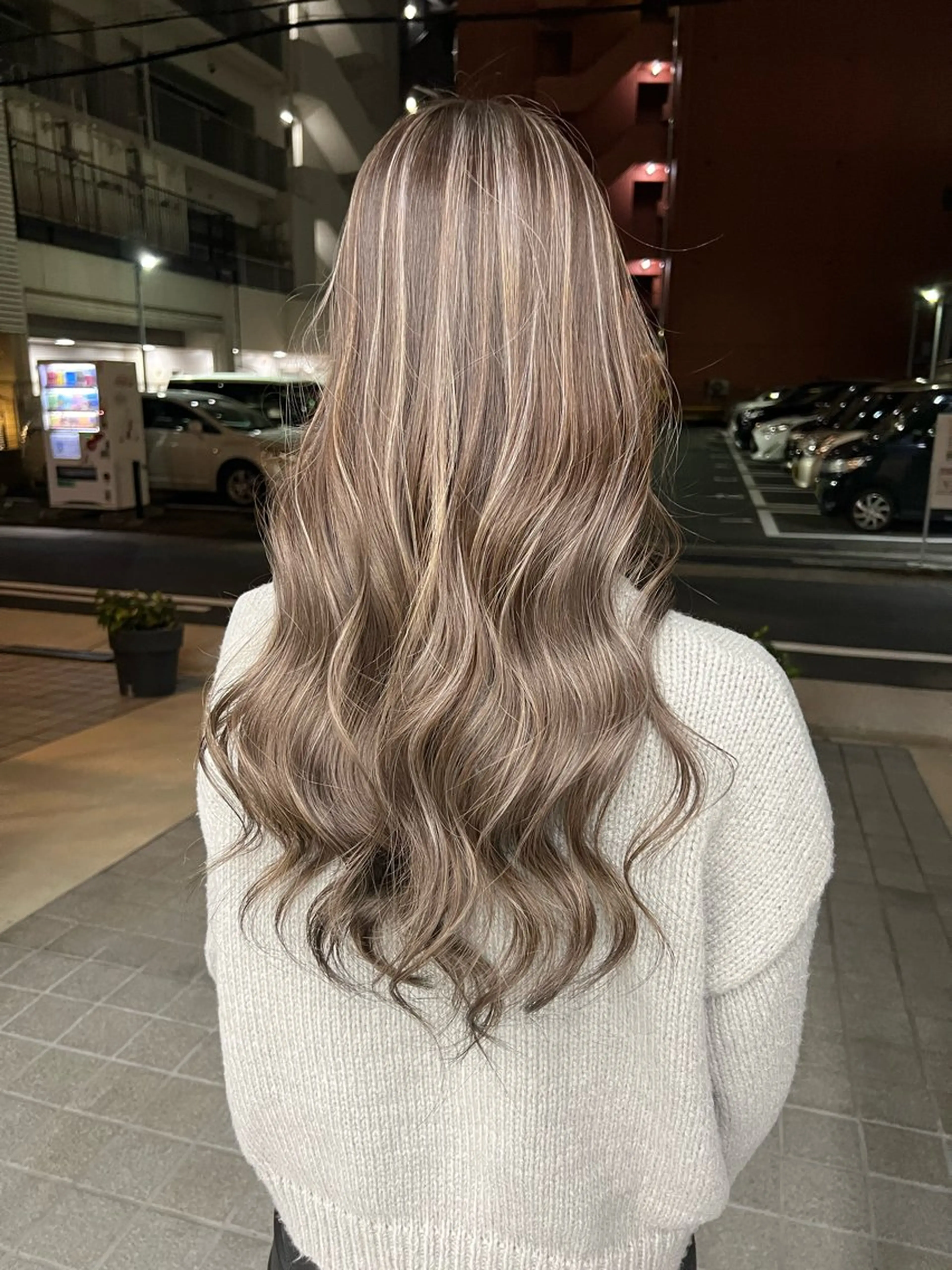 ロング ハイライト 原田 瑠月のヘアスタイル