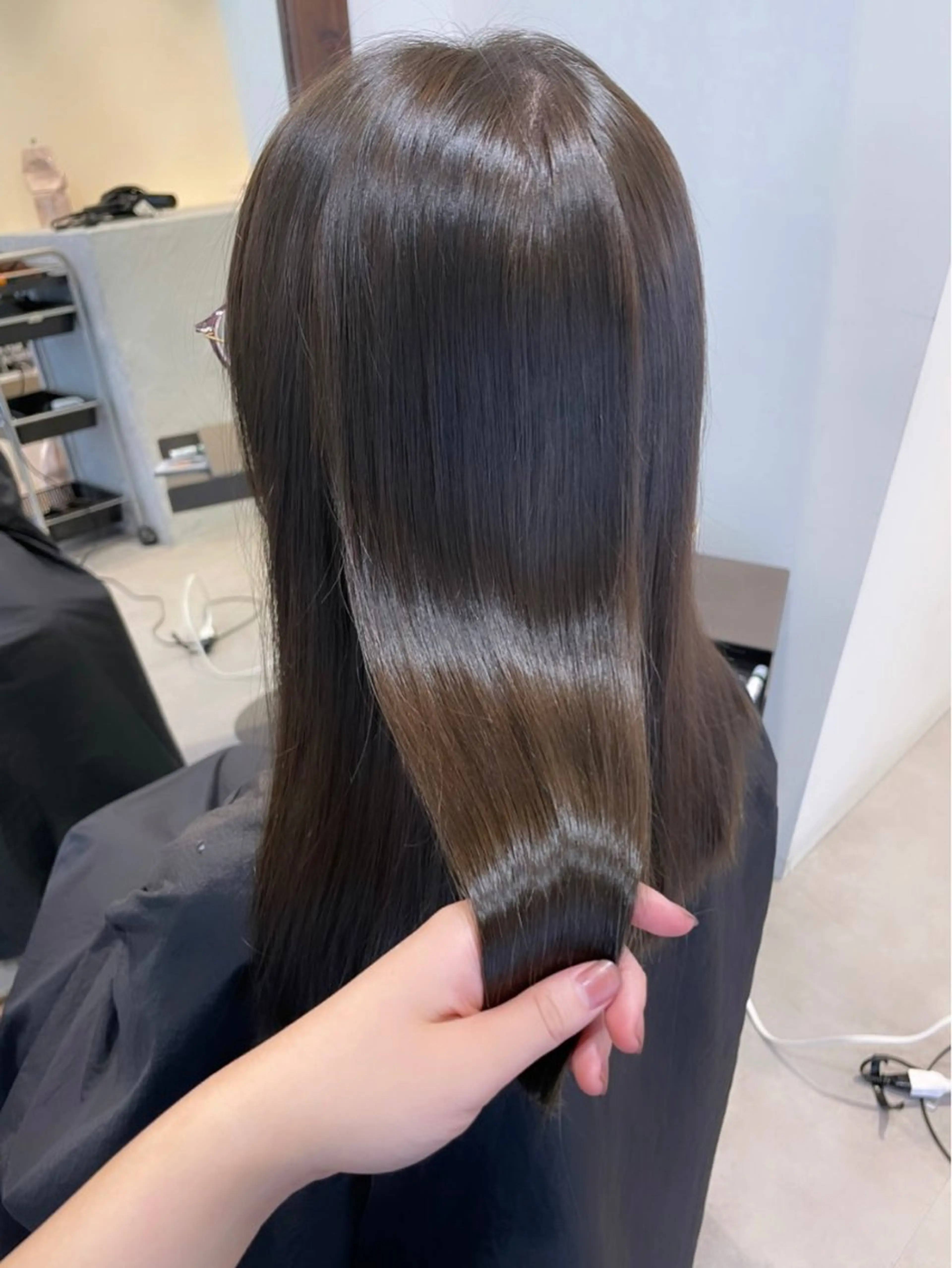 セミロング カラー グレージュ オリーブグレージュ オリーブグレー ヘアカラー トリートメント 若月 あやかのヘアスタイル