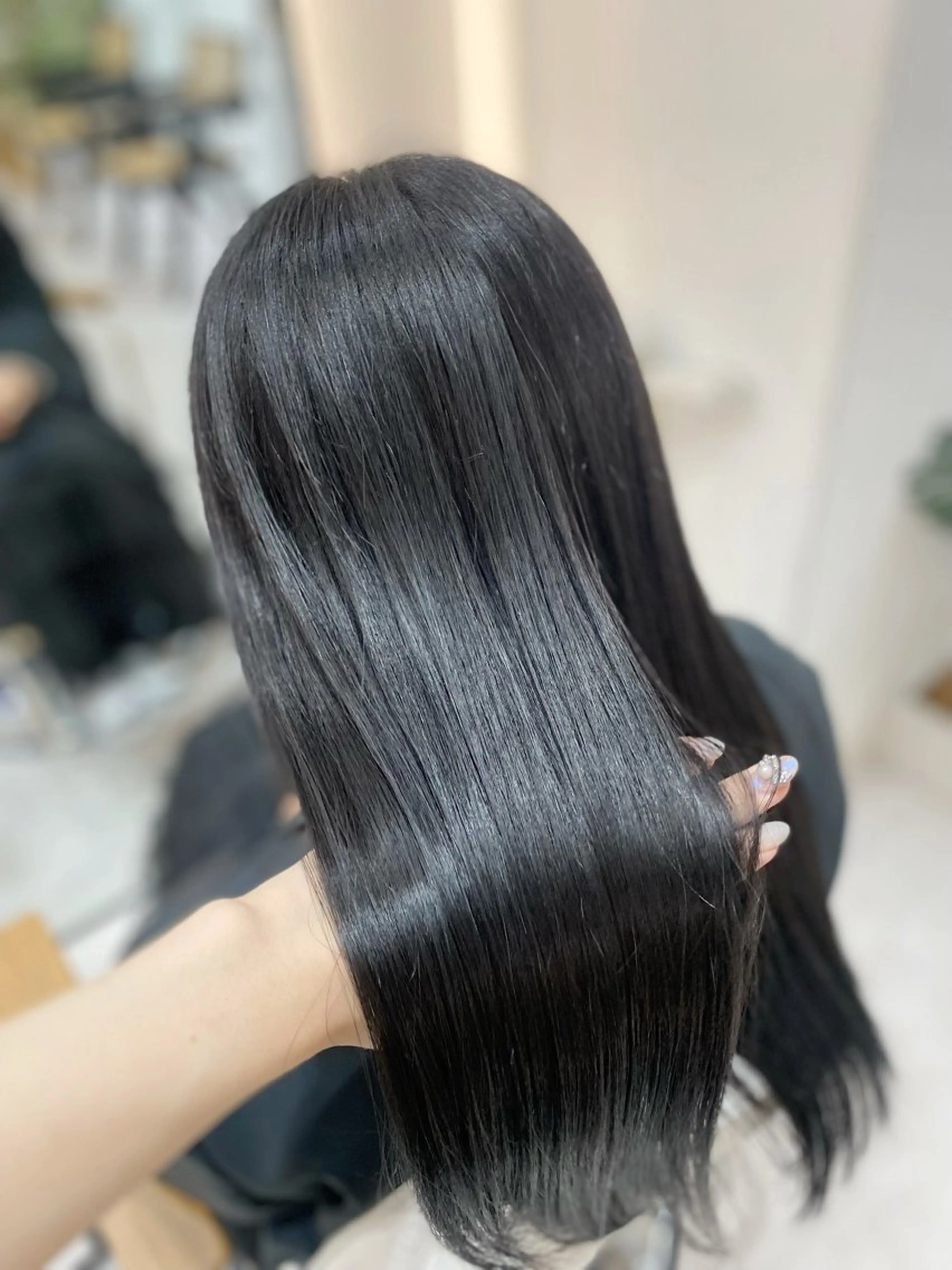 ロング 艶髪・透明感カラー・ 韓国ヘア・Yuriのヘアスタイル