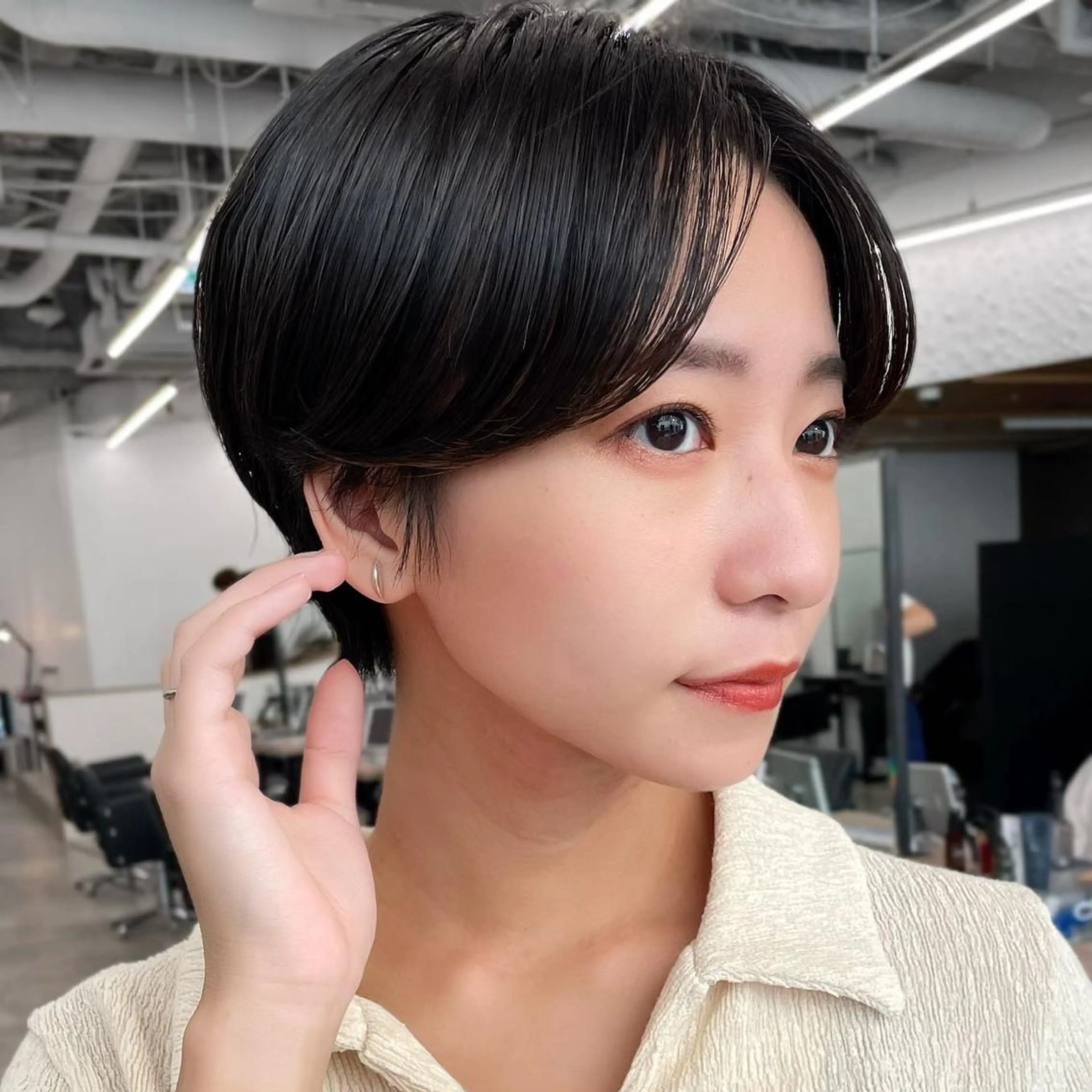 ショート パーマ 顔周りカット ショートヘア 似合わせショート/透 明感カラー/西田祐賀のヘアスタイル